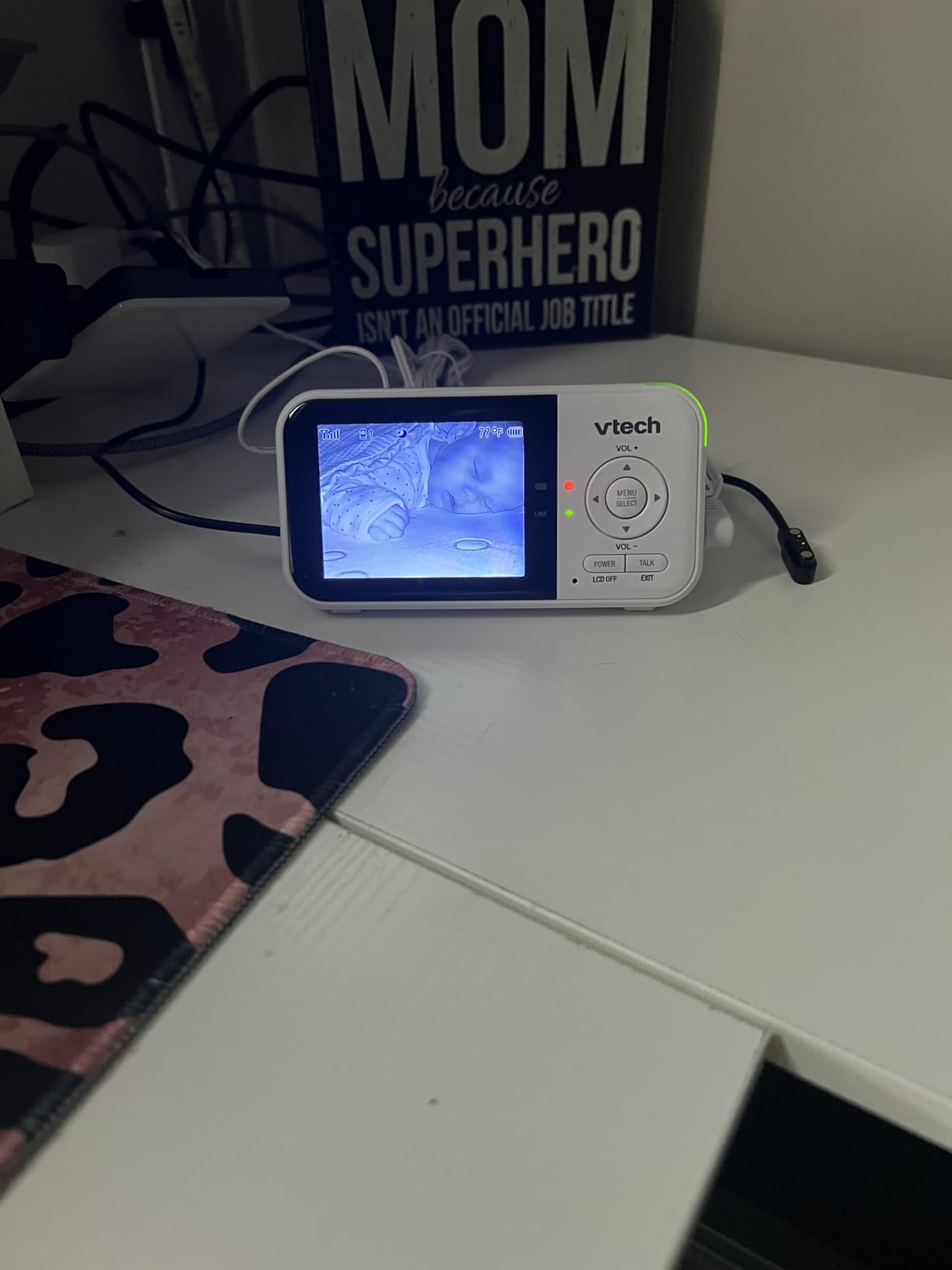 VTech Baby Monitor No WiFi – 19Hr Video Battery, 1000ft Range, Night Vision, Two-Way Talk, Temperature Sensor, Sound-Activated Screen, Lullabies | VM819 customer photo 2