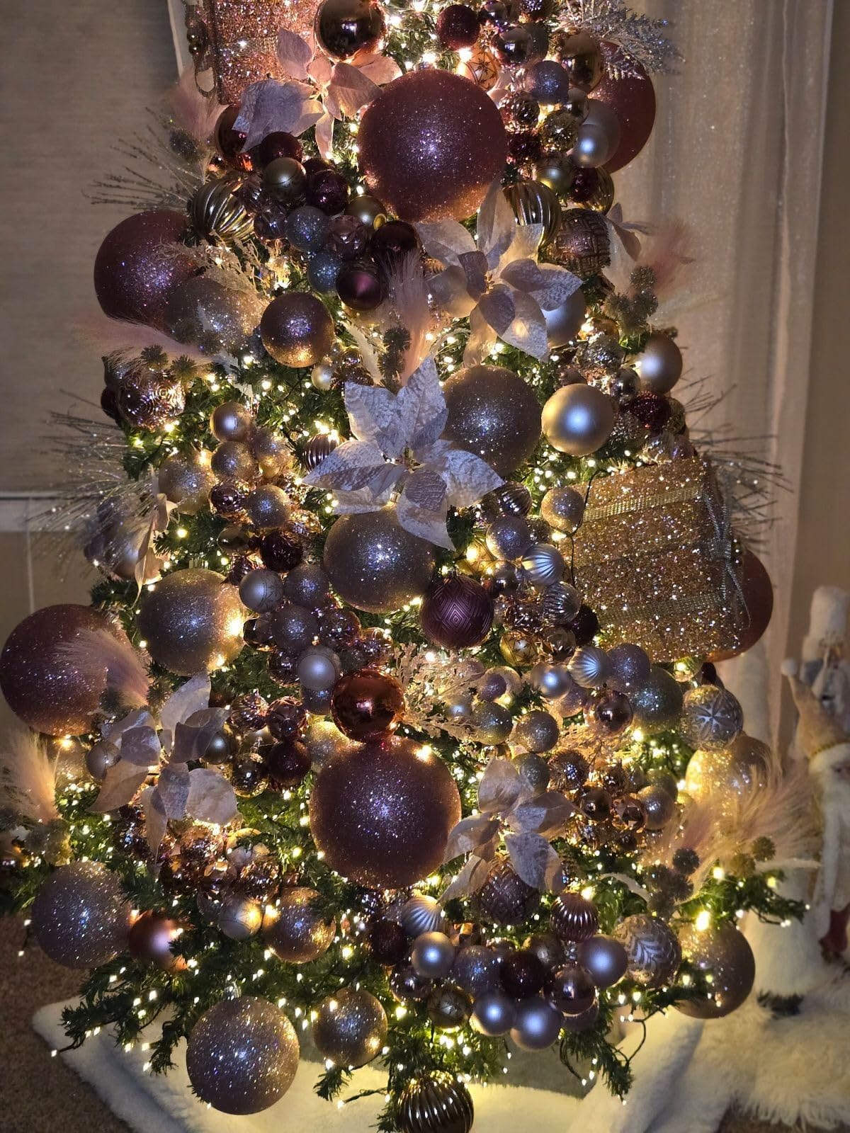 Casafield 7.5FT Realistic Green Spruce Unlit Artificial Holiday Christmas Tree with Sturdy Metal Stand customer photo 2