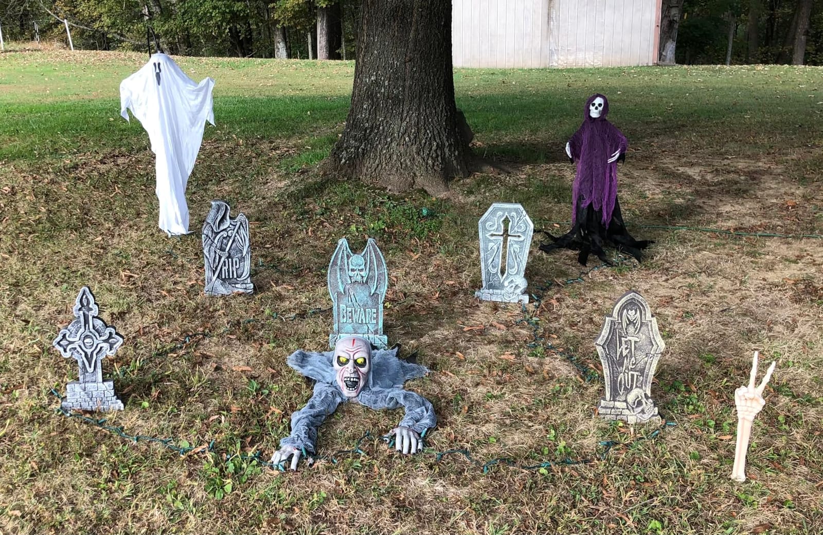 JOYIN Halloween Zombie Groundbreaker Outdoor Decoration, Zombie Groundbreaker with Light-up Eye and Creepy Sound (IR Sensor Activated) for Halloween Outside, Lawn, Graveyard Decor, Haunted House Props customer photo 1