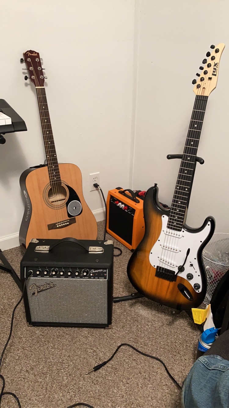 LyxPro 39 inch Electric Guitar Kit Bundle with 20w Amplifier, All Accessories, Digital Clip On Tuner, Six Strings, Two Picks, Tremolo Bar, Shoulder Strap, Case Bag Starter kit Full Size - mahogany customer photo 1
