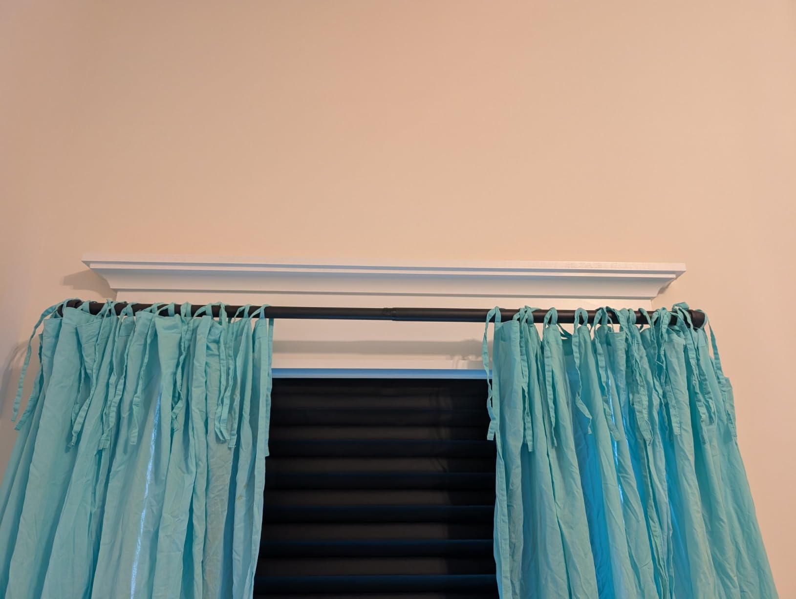 FELIDESIGN 1 Inch Heavy Duty Blackout Curtain Rod, 72 to 144 Inch, Black customer photo 1
