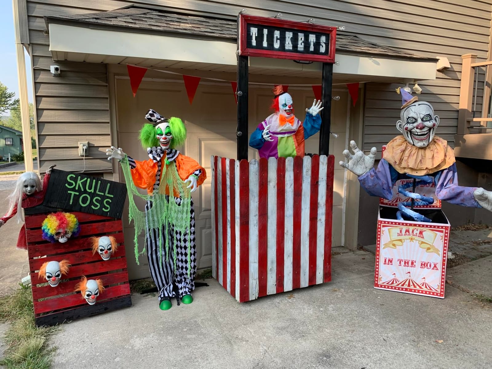 Haunted Hill Farm Scary Talking Groundbreaker Clown, Halloween Animatronic with Motion and Touch Activated Lights and Sounds, Battery Operated Indoor or Covered Outdoor Halloween Decorations customer photo 2