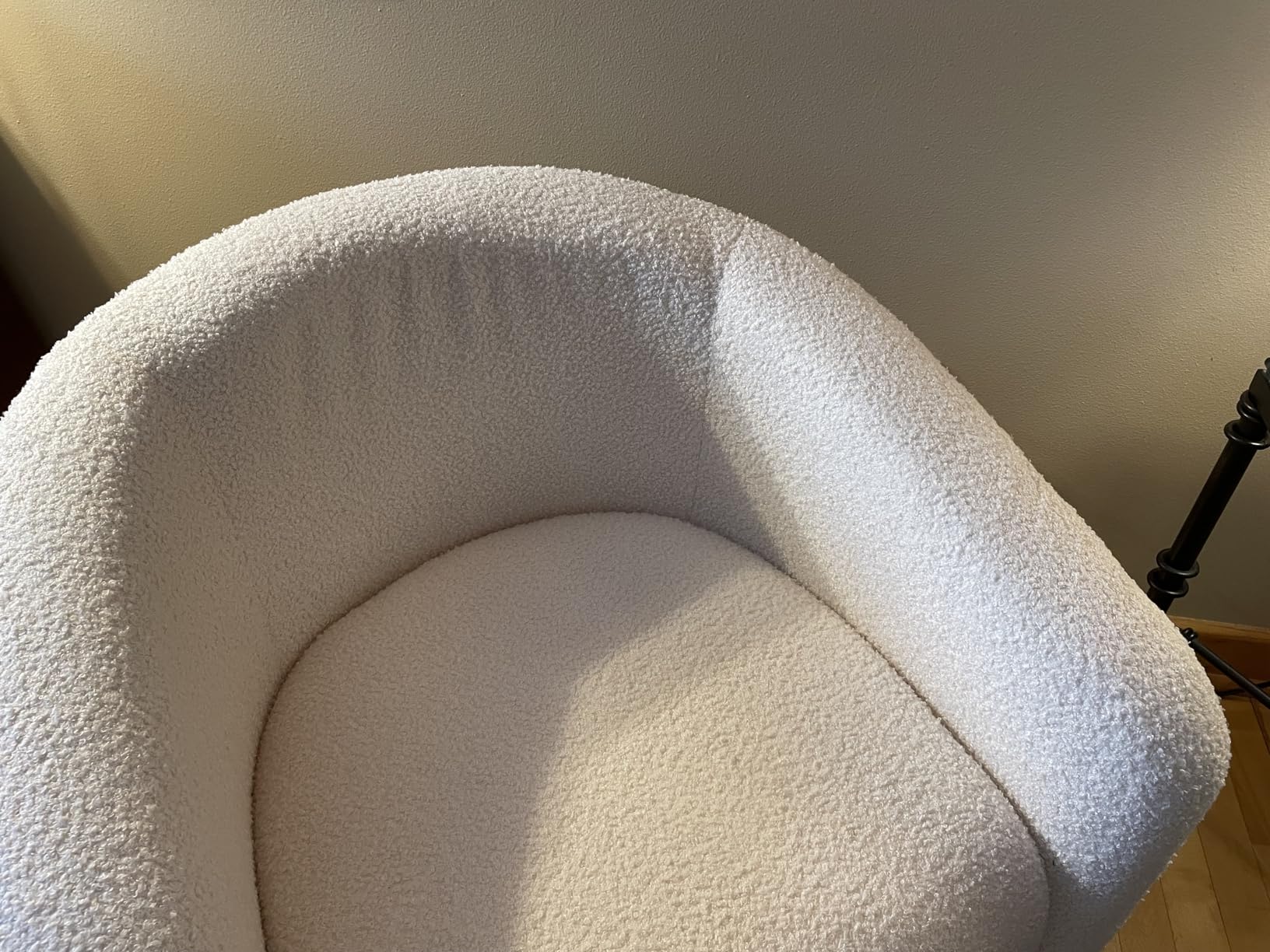 Yaheetech Small 25.5in Wide Sherpa Barrel Accent Chair for Bedroom, Ivory customer photo 1
