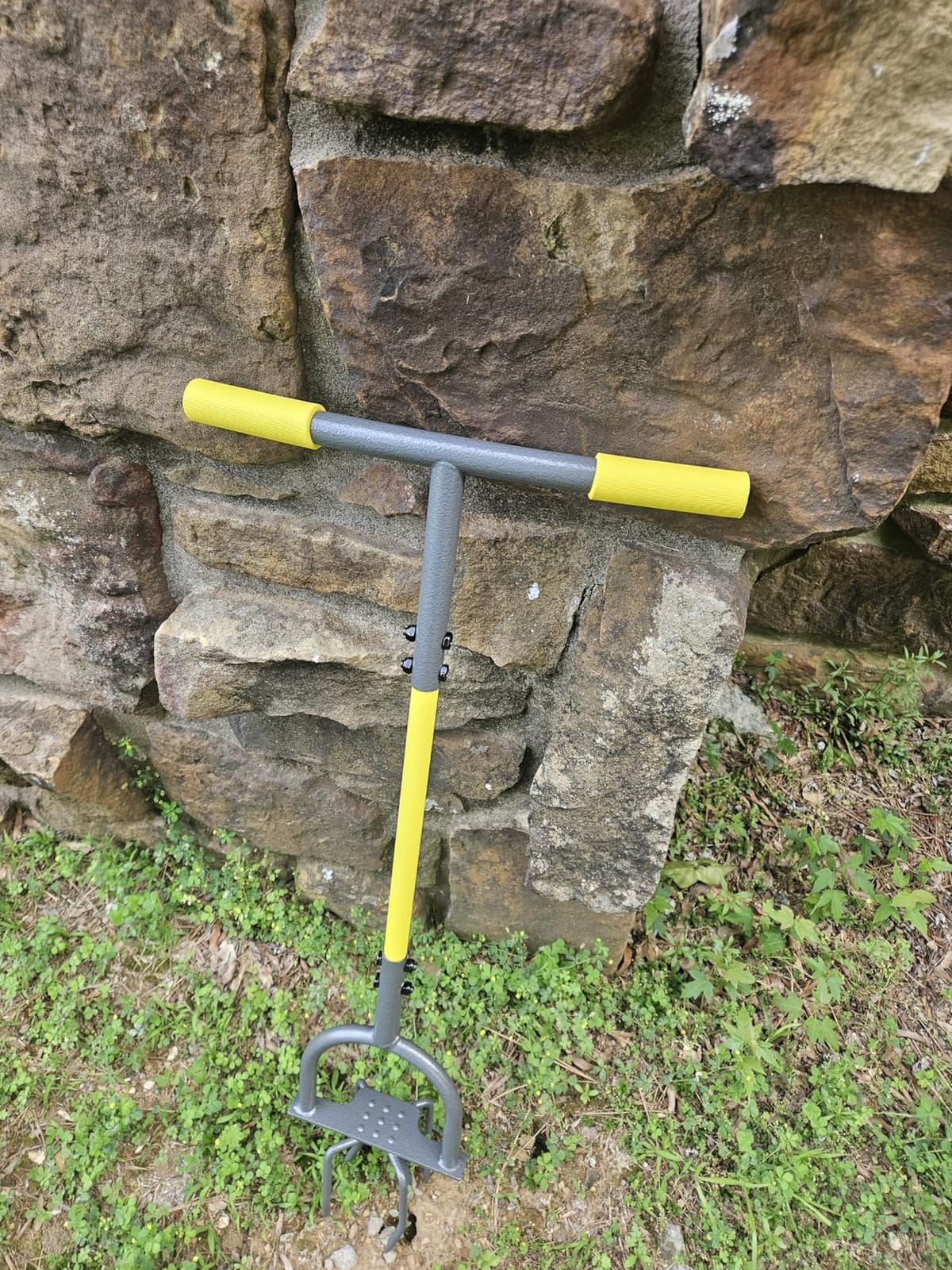 Jardineer Hand Tiller for Gardening, Manual Twist Tiller Cultivator, Heavy Duty Garden Claw, Soil Loosener & Lawn Aerator for Soil Mixing, Garden, Flower Box and Raised Bed customer photo 1
