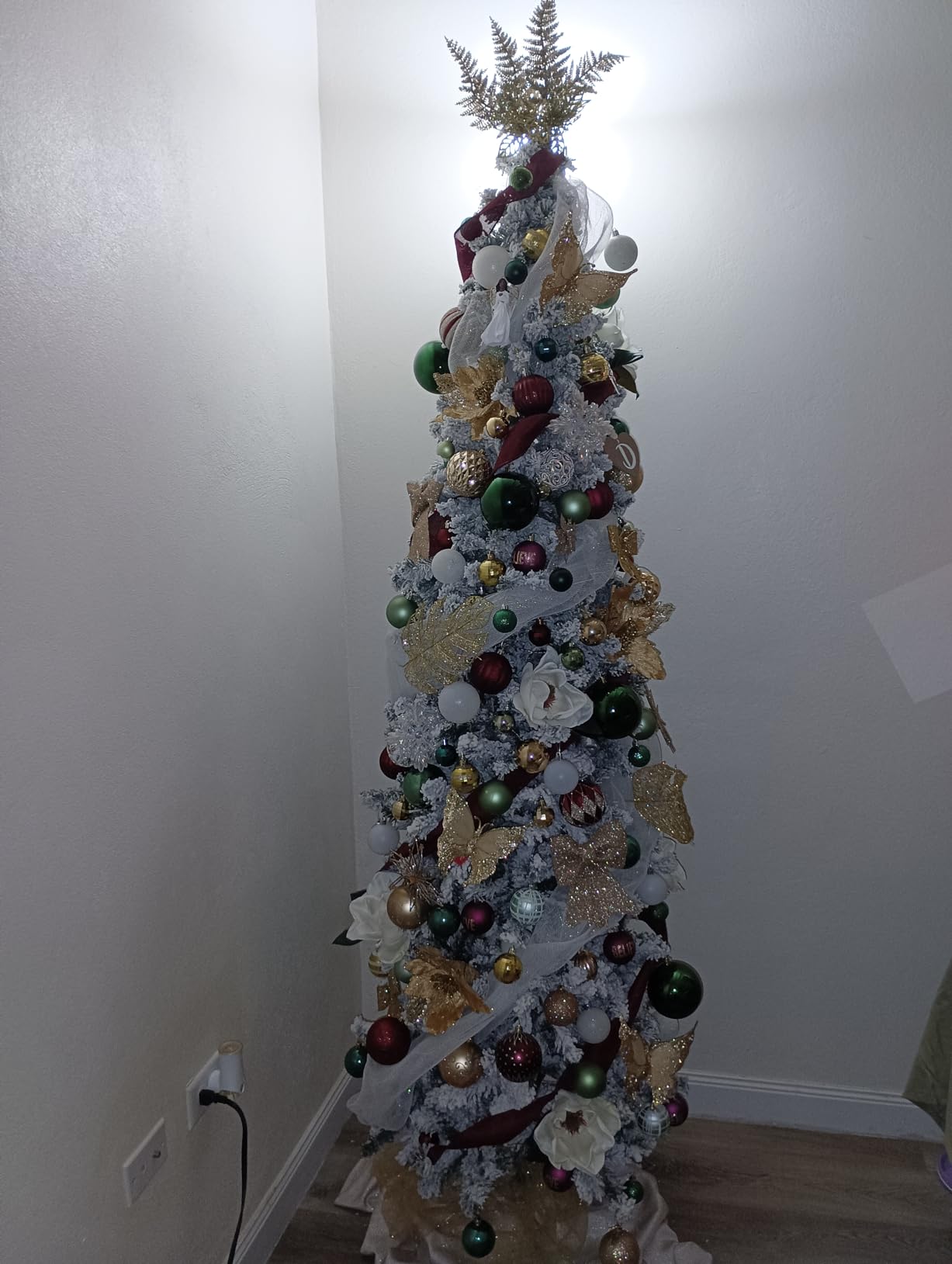 HAPPYGRILL 5FT Pencil Christmas Tree Slim Xmas Tree Unlit Skinny Artificial Christmas Tree with Foldable Metal Stand PVC Material Leaves customer photo 1