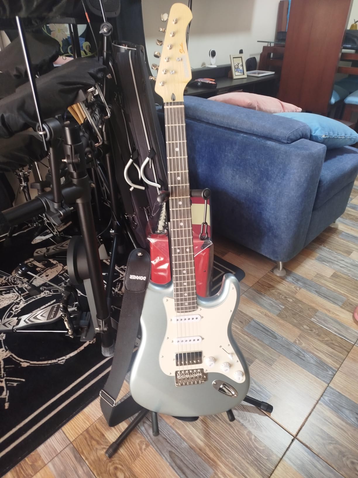 Donner DST-152R Electric Guitar Kit for Adults from Beginners to Advanced customer photo 2
