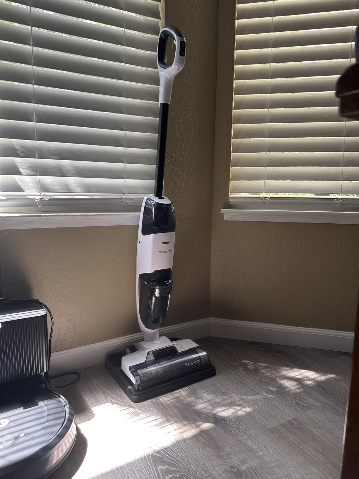 Tineco iFLOOR 2 Complete Wet Dry Vacuum, Hard Floor, Cordless customer photo 2