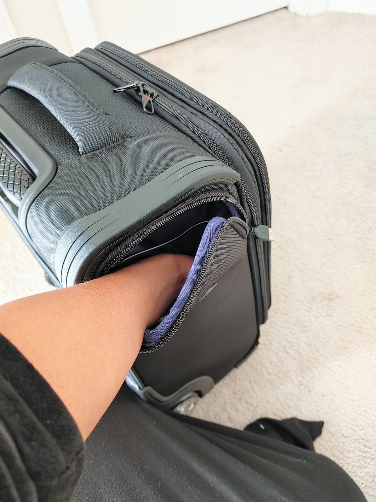 Verage Toledo Underseat Carry On Luggage 15-Inch Softside Small Suitcase with Spinner Wheels & USB Port (Navy, Carry-On 15-Inch) customer photo 1