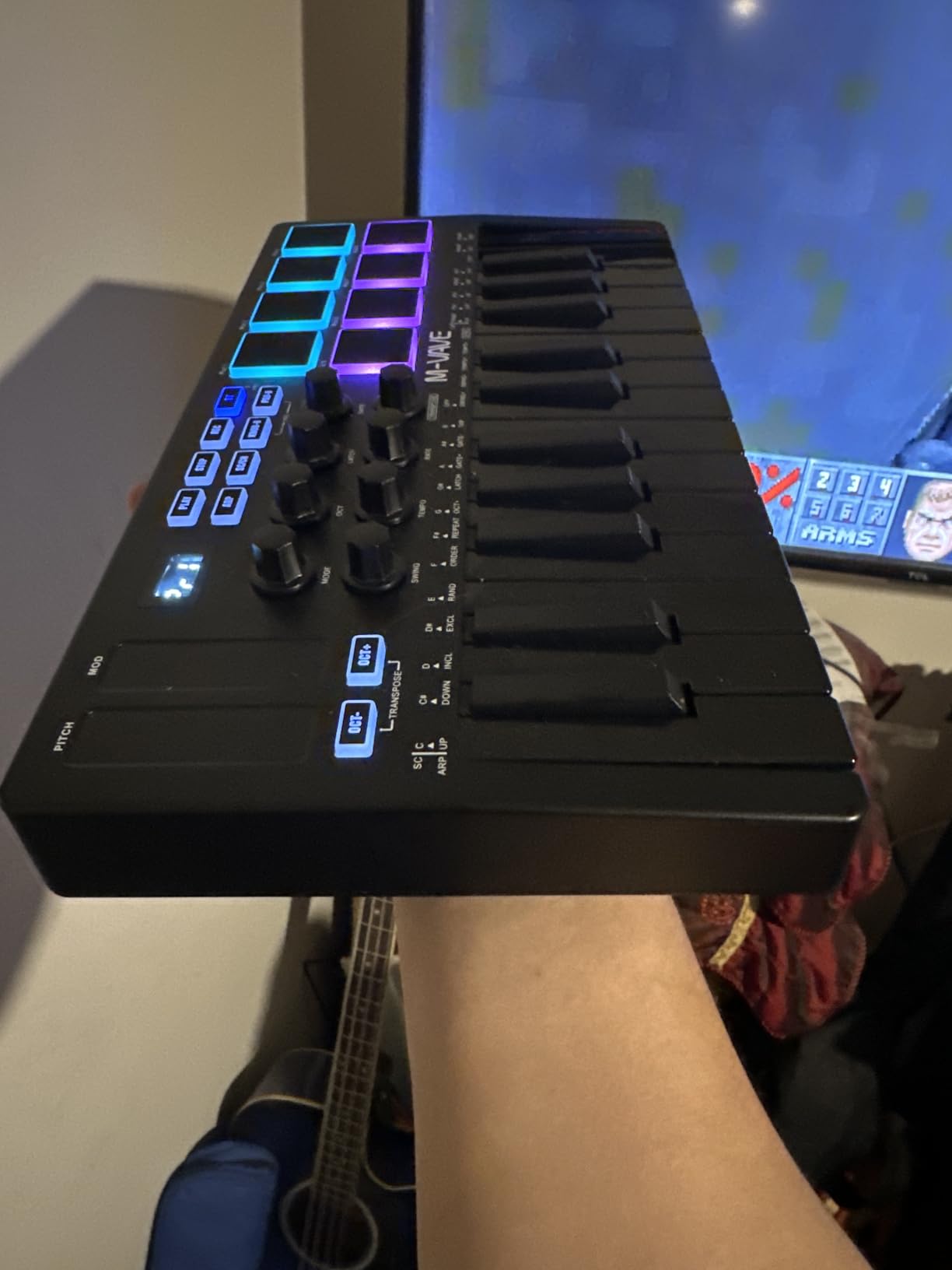 M-VAVE 25 Key USB MIDI Keyboard Controller With 8 Backlit Drum Pads, Bluetooth Semi Weighted Professional dynamic keybed 8 Knobs and Music Production,Software Included (Black) customer photo 1