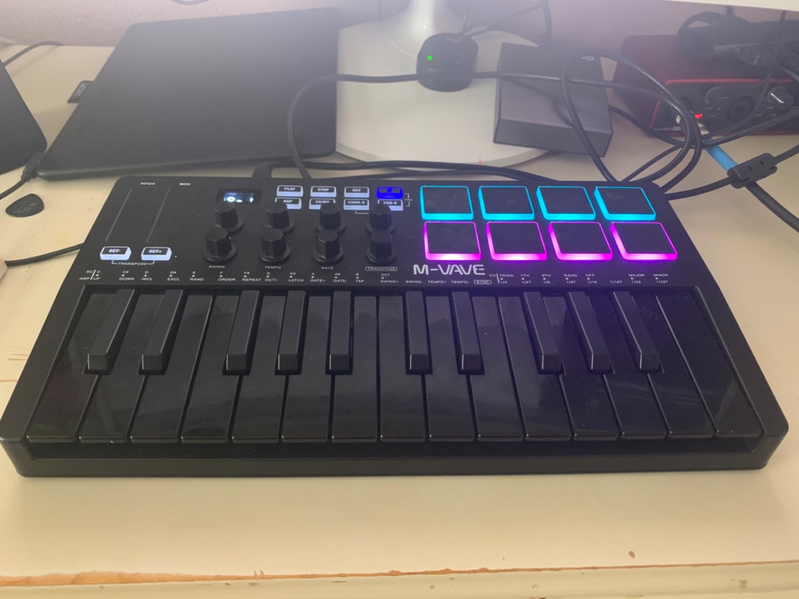 M-VAVE 25 Key USB MIDI Keyboard Controller With 8 Backlit Drum Pads, Bluetooth Semi Weighted Professional dynamic keybed 8 Knobs and Music Production,Software Included (Black) customer photo 2