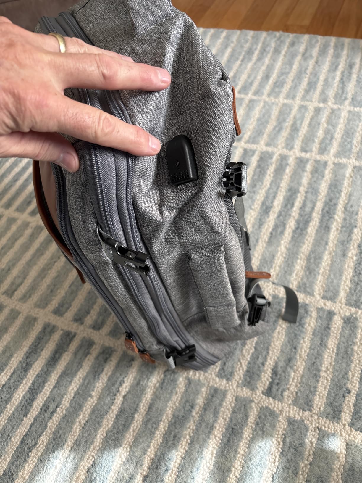 Lumesner 40L Expandable Travel Backpack, Carry On Backpack Flight Approved customer photo 1