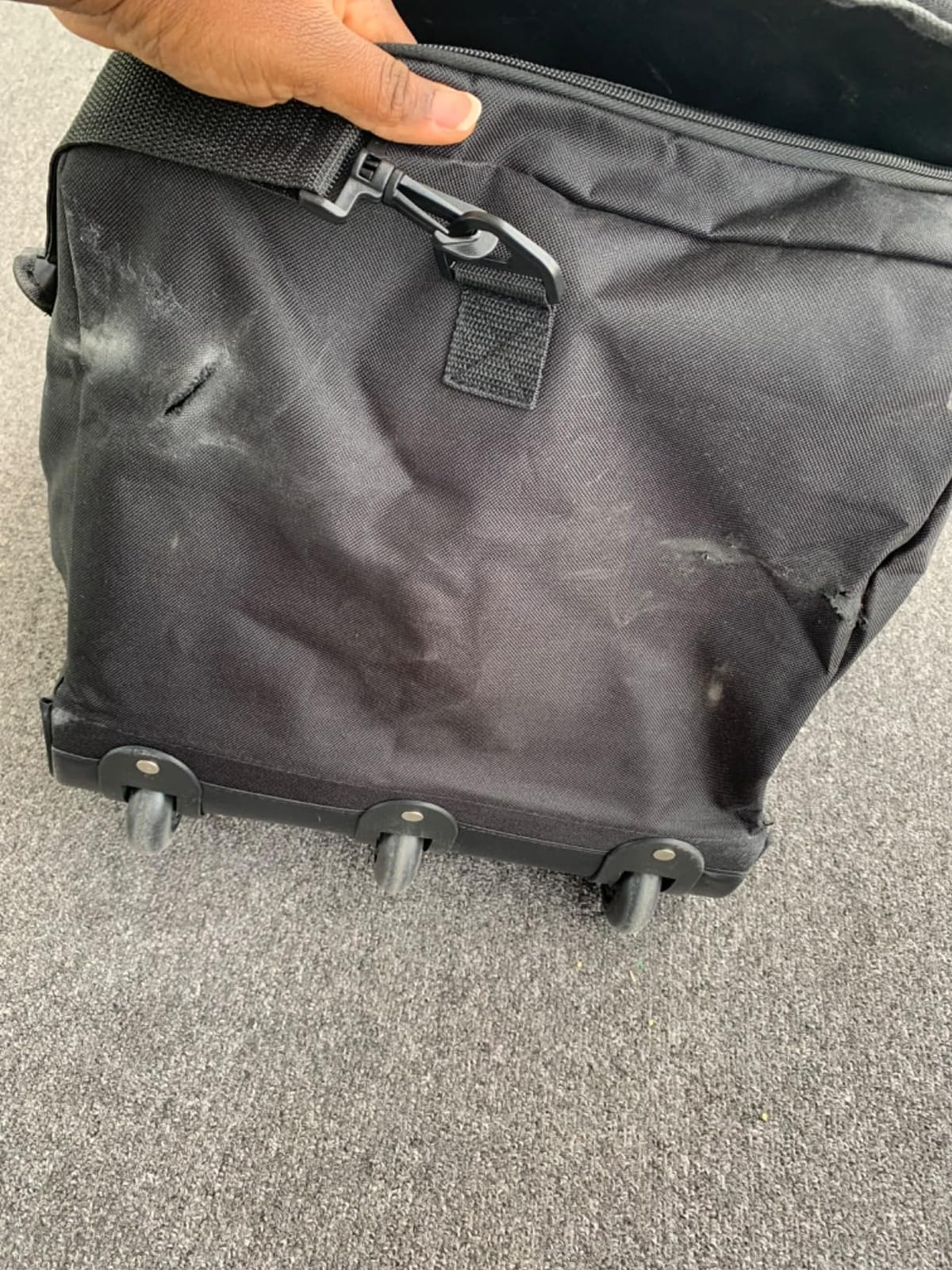 Finnhomy 120L Foldable Rolling Duffel Bag with 3 Wheels, Light Weight Travel Duffel bag with Large Loading Capacity, 32'' Rolling Duffel bag with Shoulder Strap customer photo 2