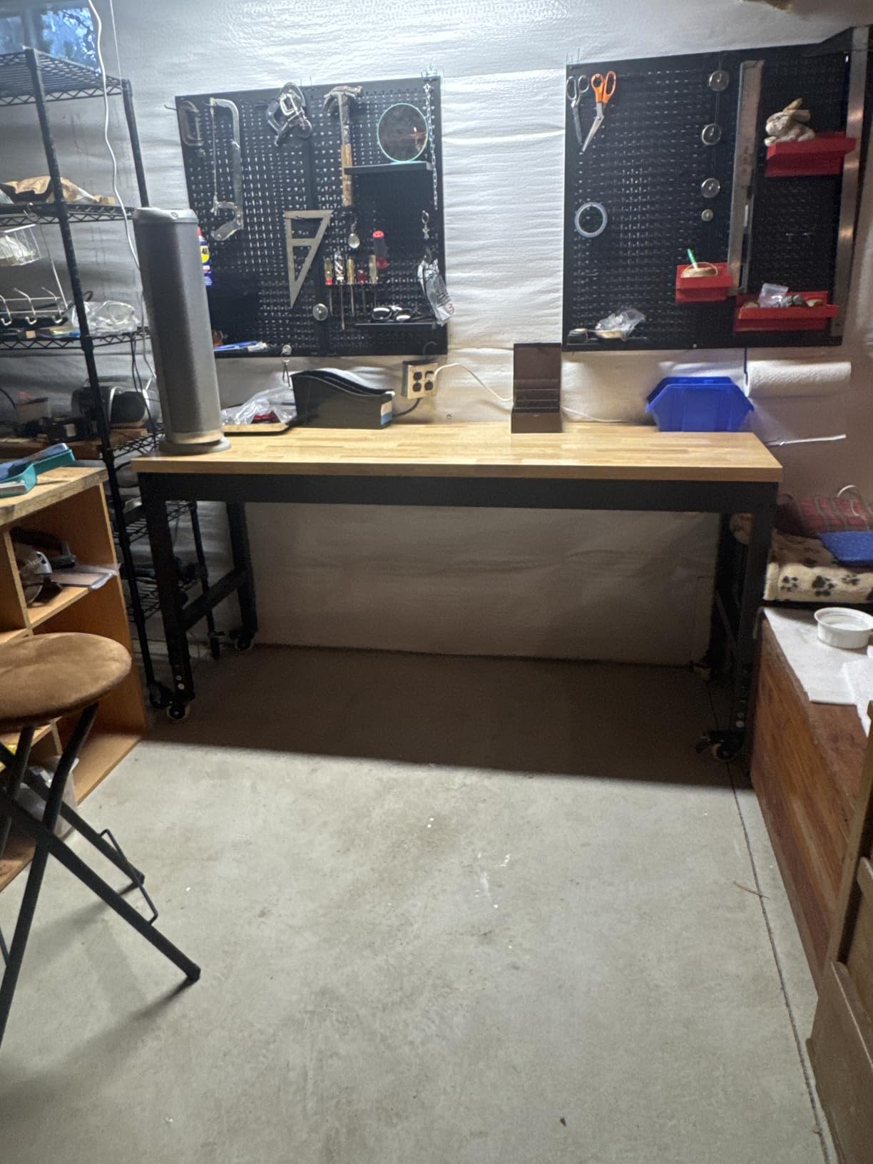 VEVOR Adjustable Workbench, 2000 lbs Capacity, 61 x 20-inch Heavy Duty Work Bench with 27.1-36 Inches Height Adjustment, Garage Workbench with Power Outlets, Suitable for Office, Garage, Workshop | Suitable for Office, Garage, Workshop, Heavy Duty with 27.1-36 Inches Height Adjustment, Garage Workbench with Power Outlets customer photo 2