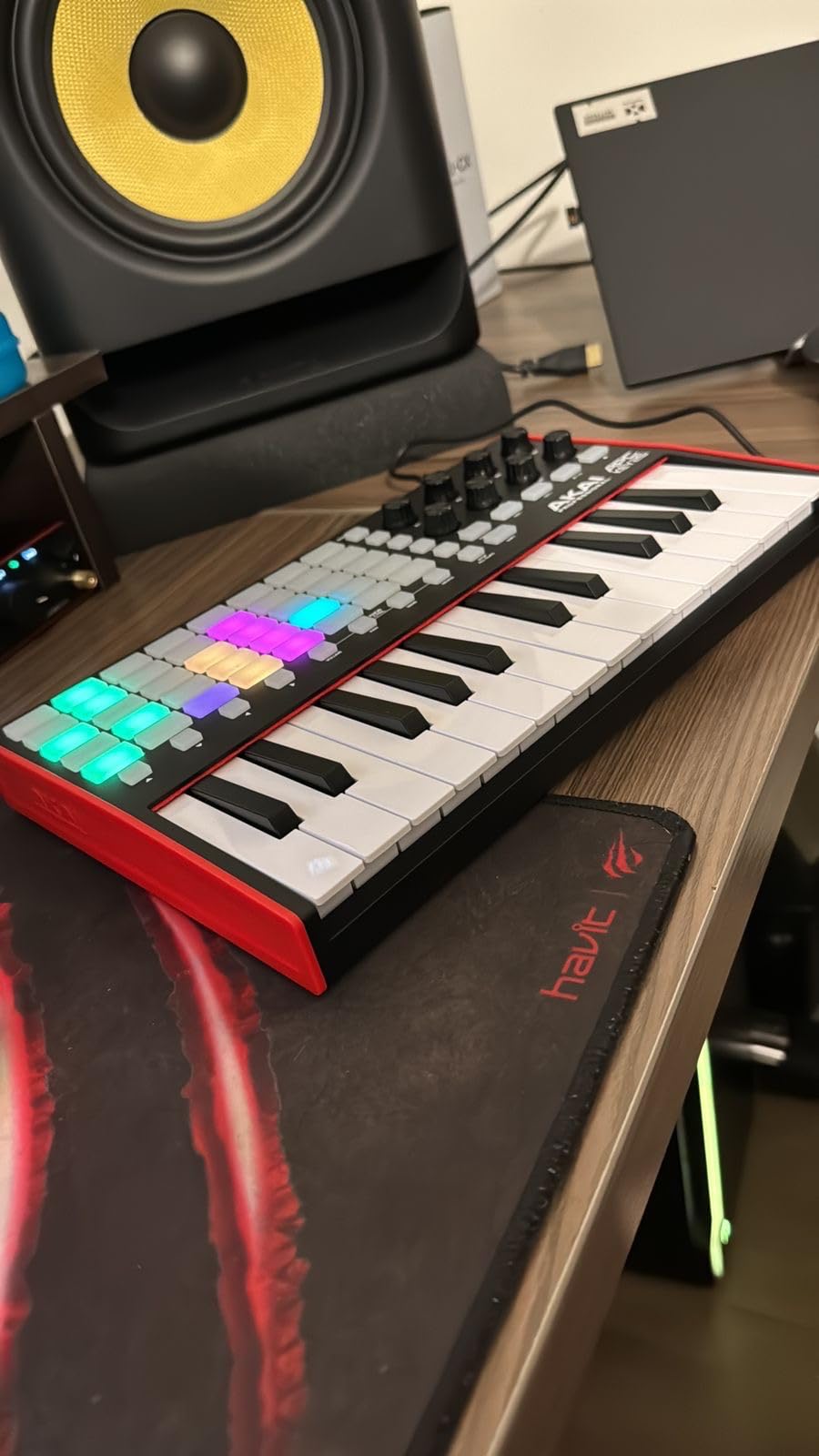 Akai Professional APC Key 25 MK2 25-Key USB MIDI Keyboard Controller | Velocity-Sensitive Mini Keys, 40 RGB Pads, 8 Knobs, 1:1 Mapping for Ableton Live, Live Performance and Music Production customer photo 2