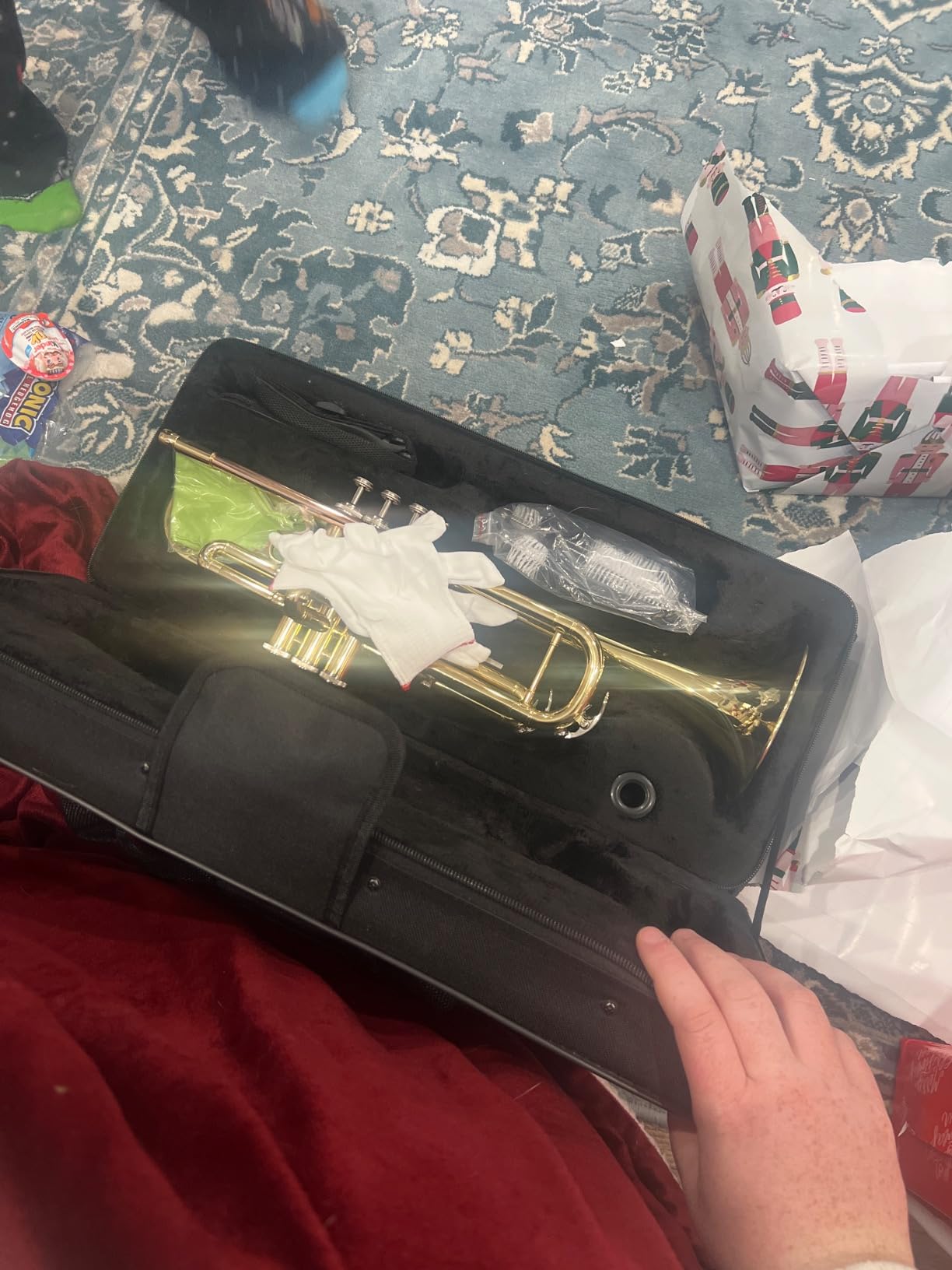 Glory Bb Trumpet, Brass Trumpet for Beginner & Student, Standard B Flat Trumpet with Carrying Case & Gloves, Gold customer photo 2