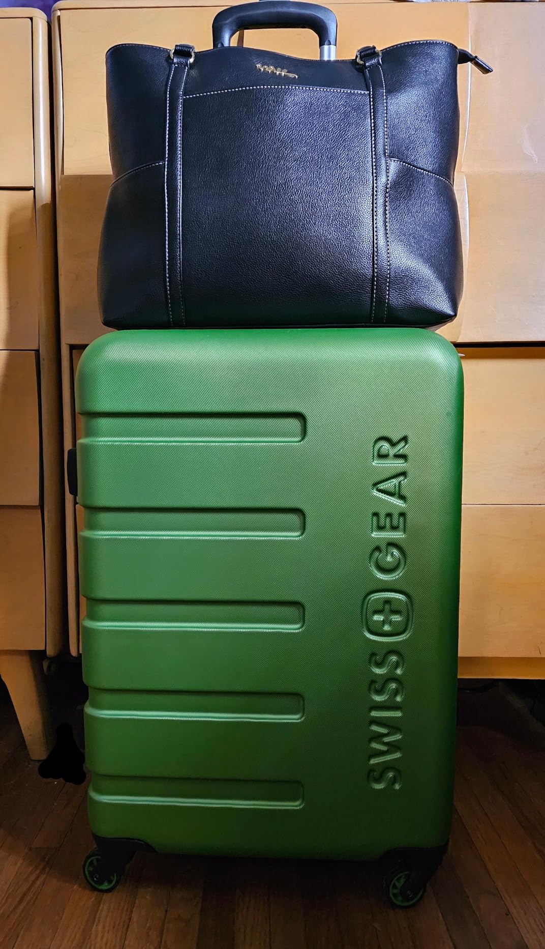 SwissGear 7366 Signature Hardside Expandable Luggage with Spinner Wheels, TSA Lock, Evening Haze, Checked-Large 27-Inch customer photo 1
