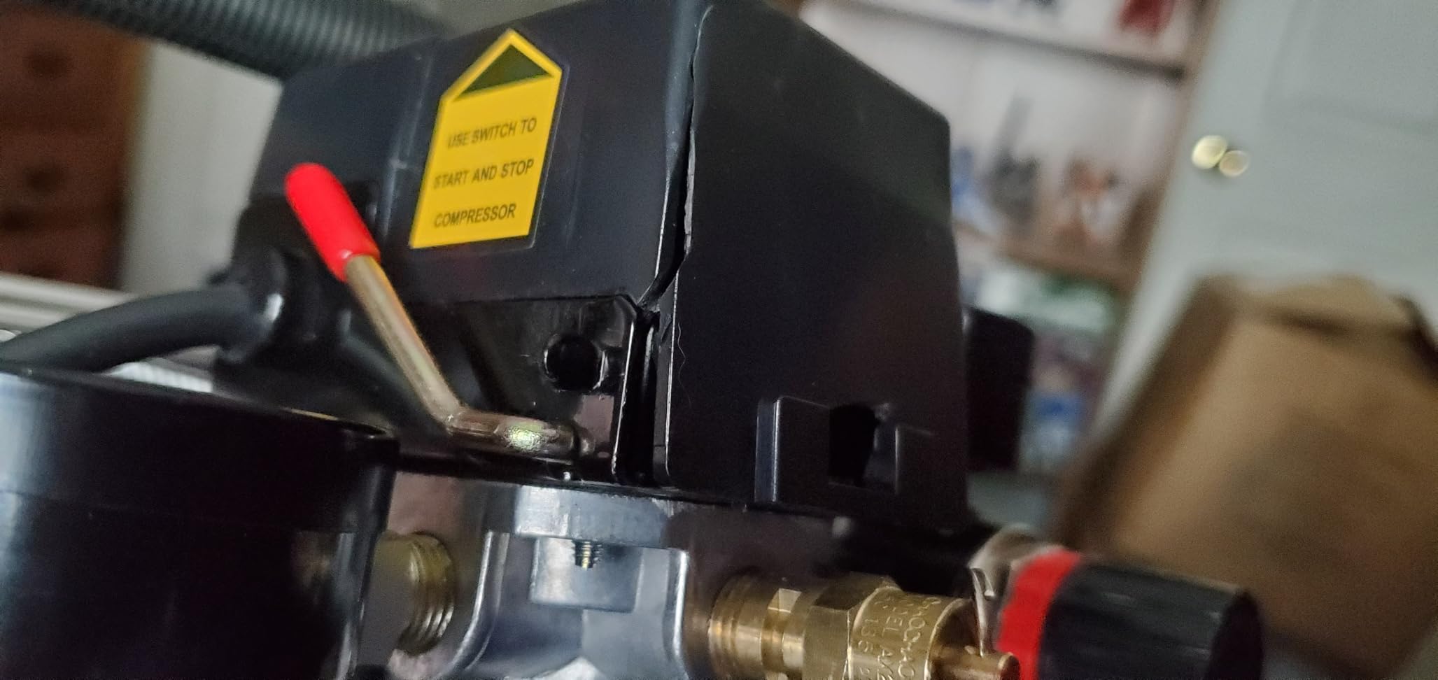 VEVOR 4.8 Gallon Air Compressor, 1.2HP 2.2 CFM@90PSI Oil Free Air Compressor Tank & Max. 116PSI Pressure, 70 dB Ultra Quiet Compressor for Auto Repair, Tire Inflation, Spray Painting, Woodwork Nailing customer photo 1