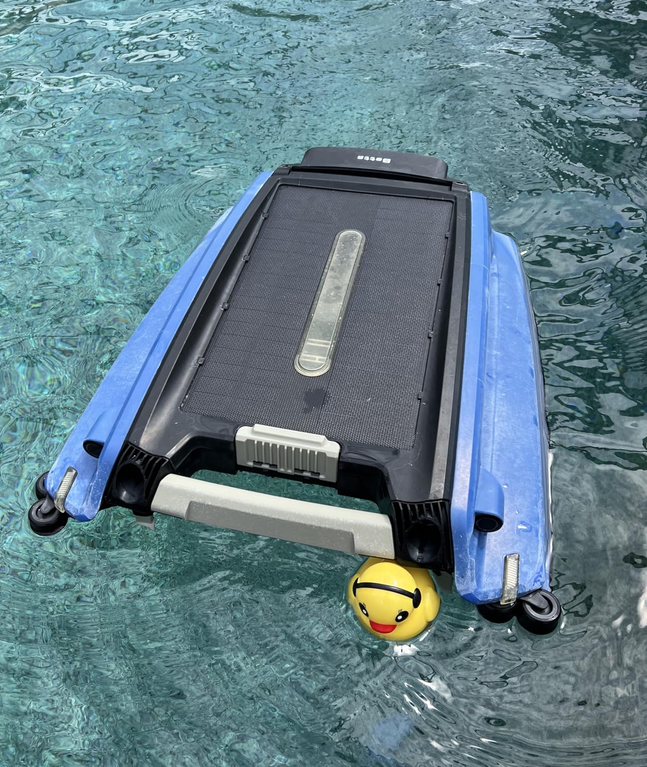 Betta SE Solar Powered Automatic Robotic Pool Surface Skimmer Cleaner with 24/7 Continuous Cleaning Battery Power and Re-Engineered Twin Salt Chlorine Tolerant Motors (Blue) customer photo 2