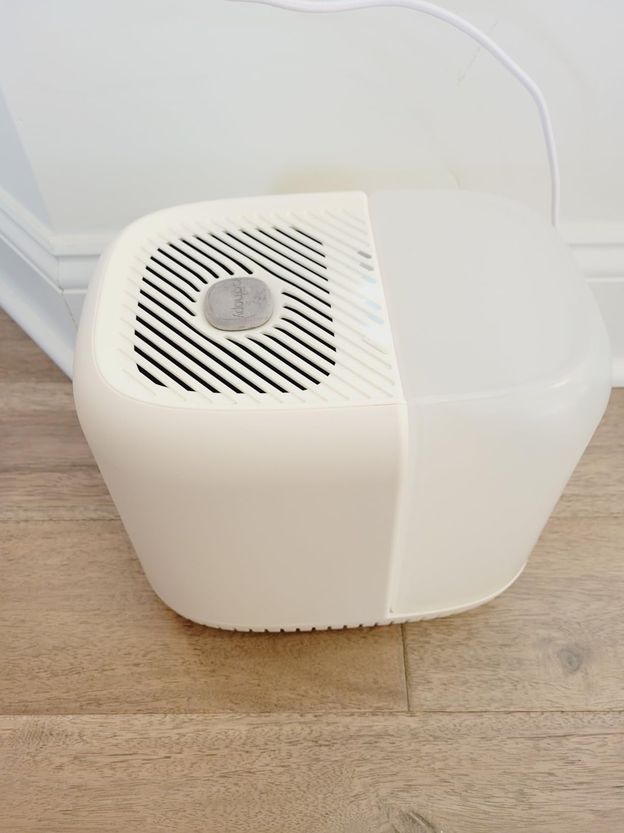 Canopy Bedside Evaporative Humidifier - 36 HR Run Time, 2.5L Capacity - No Mist - Help Alleviate Symptoms of Allergies, Flu, Cold, Dry Skin Includes Humidifier, Unwind Aroma, Filter - White customer photo 2