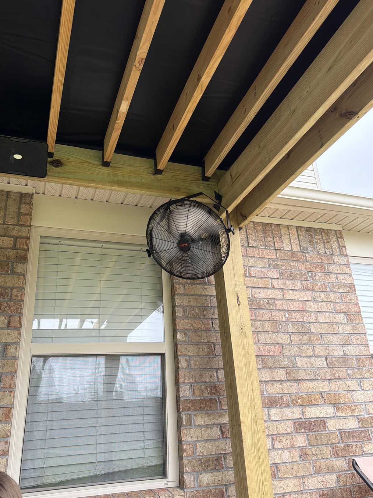 VEVOR 30 Inch Wall-Mount Misting Fan 3-speed IP44 Waterproof Oscillating customer photo 2