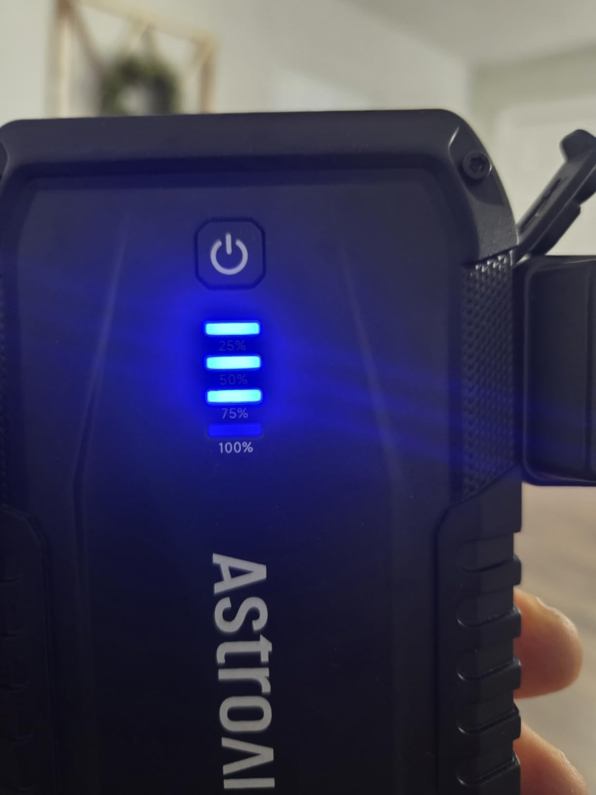 AstroAI S8 Car Battery Jump Starter 1500A - Portable 12V Lithium Jump Box customer photo 1