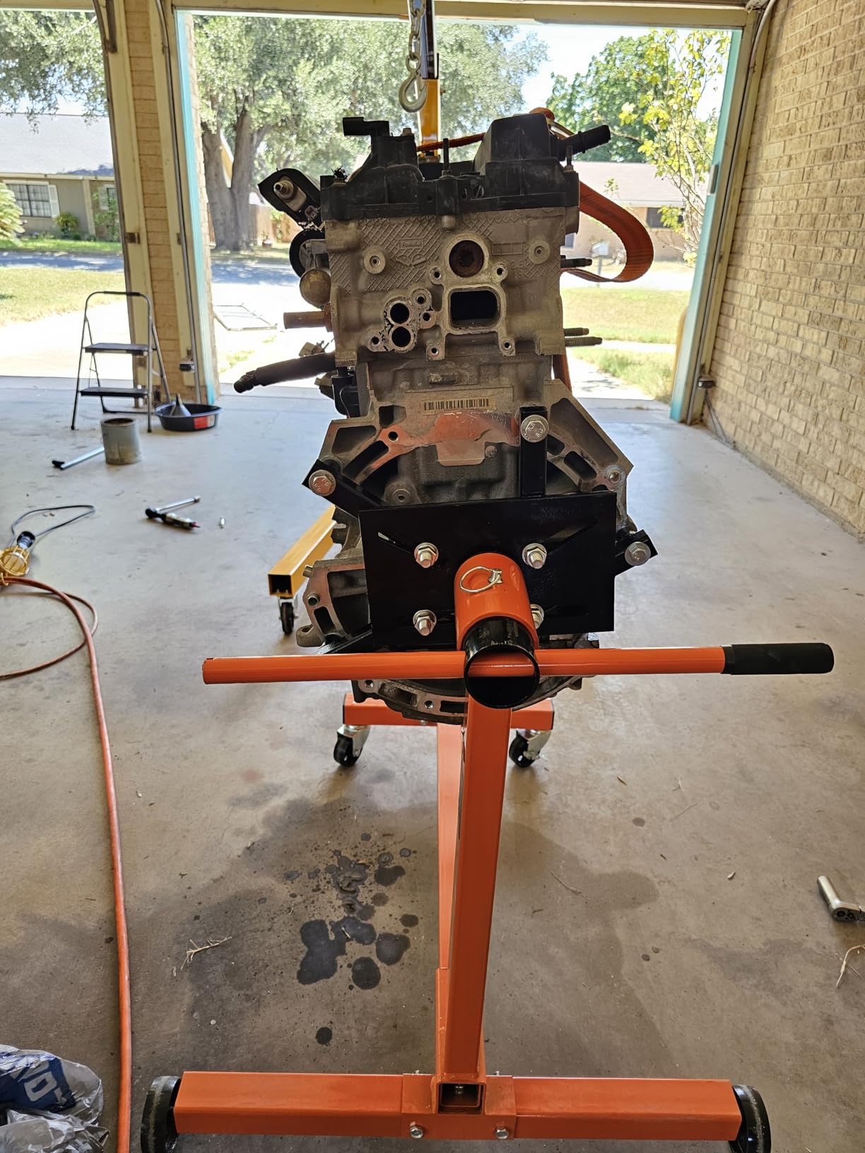 VEVOR Engine Stand, 750 lbs (3/8 Ton) Rotating Engine Motor Stand with 360 Degree Adjustable Head, Cast Iron Motor Hoist Dolly, 4-Caster, 4 Adjustable Arms, for Vehicle Maintenance, Auto Repair | Cast Iron Motor Hoist Dolly with 4 Caster Wheels and 4 Adjustable Arms, Ideal for Vehicle Maintenance, Engine Repair customer photo 1