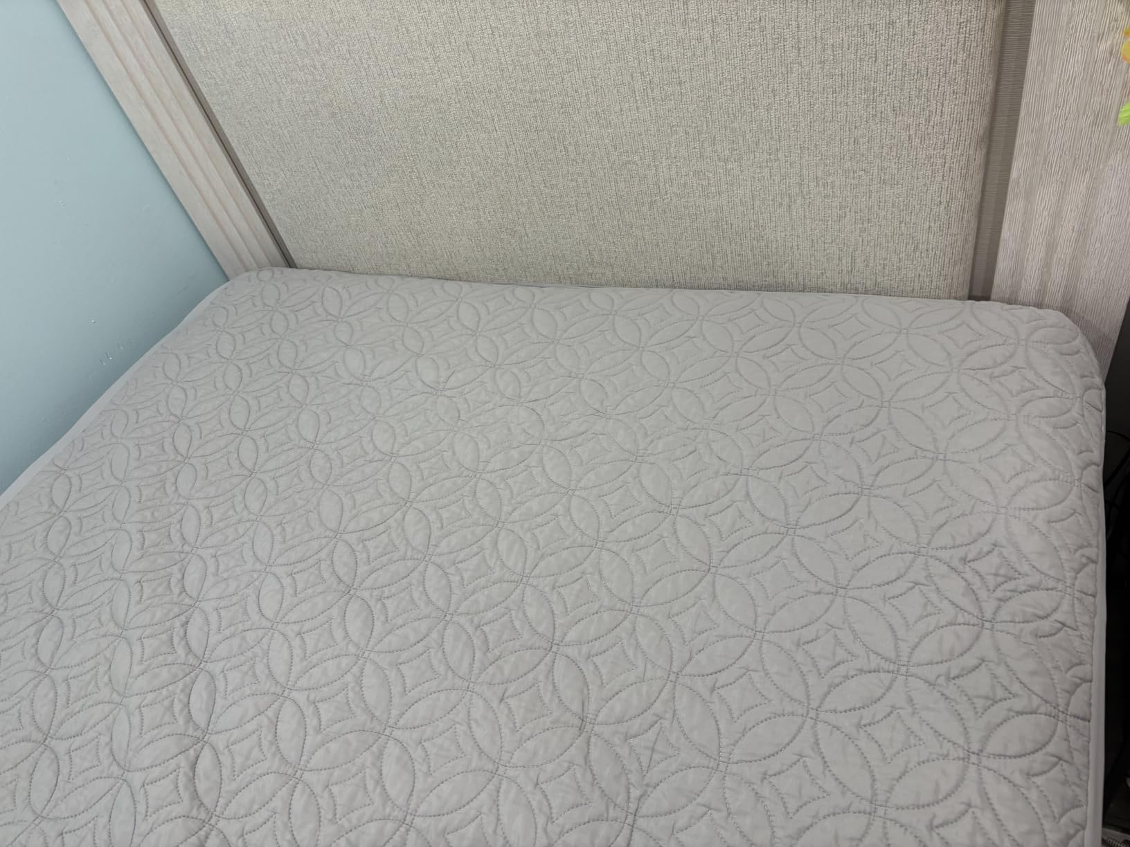 BEDLORE Waterproof Mattress Protector, Queen Size Mattress Pad Noiseless customer photo 1