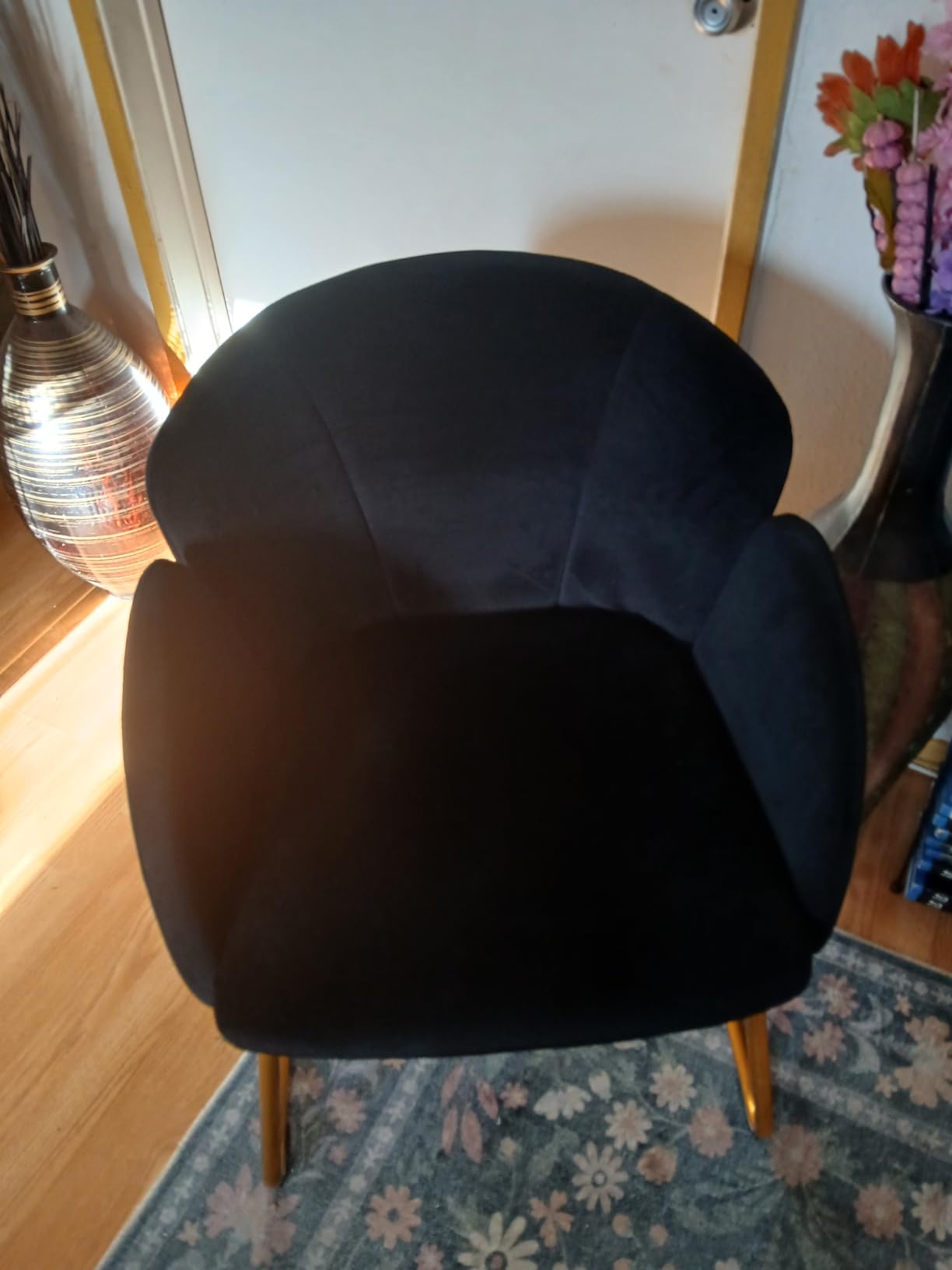 Yaheetech Flower Shape Vanity Chair with Petal Armrests, White customer photo 1