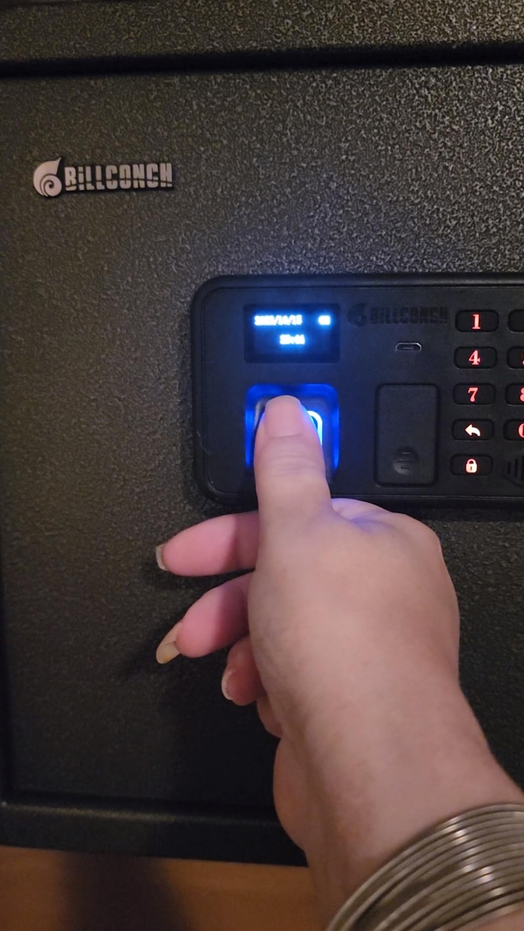 Billconch Smart Gun Safe for Multiple Pistols - Automatic Lock Safe Box customer photo 1