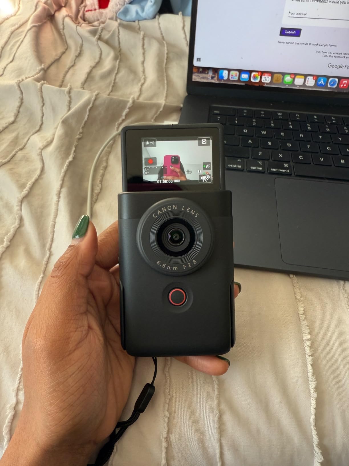 Canon PowerShot V10 Compact Vlogging Camera customer photo 2