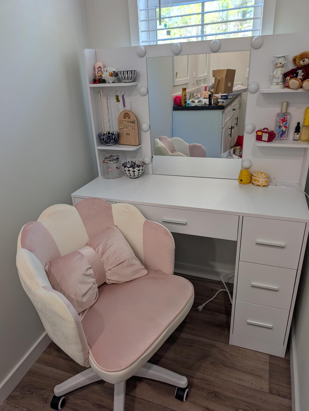 Black Vanity Chair with Bow Cusion, Mid-Back Home Office Desk Chair customer photo 1