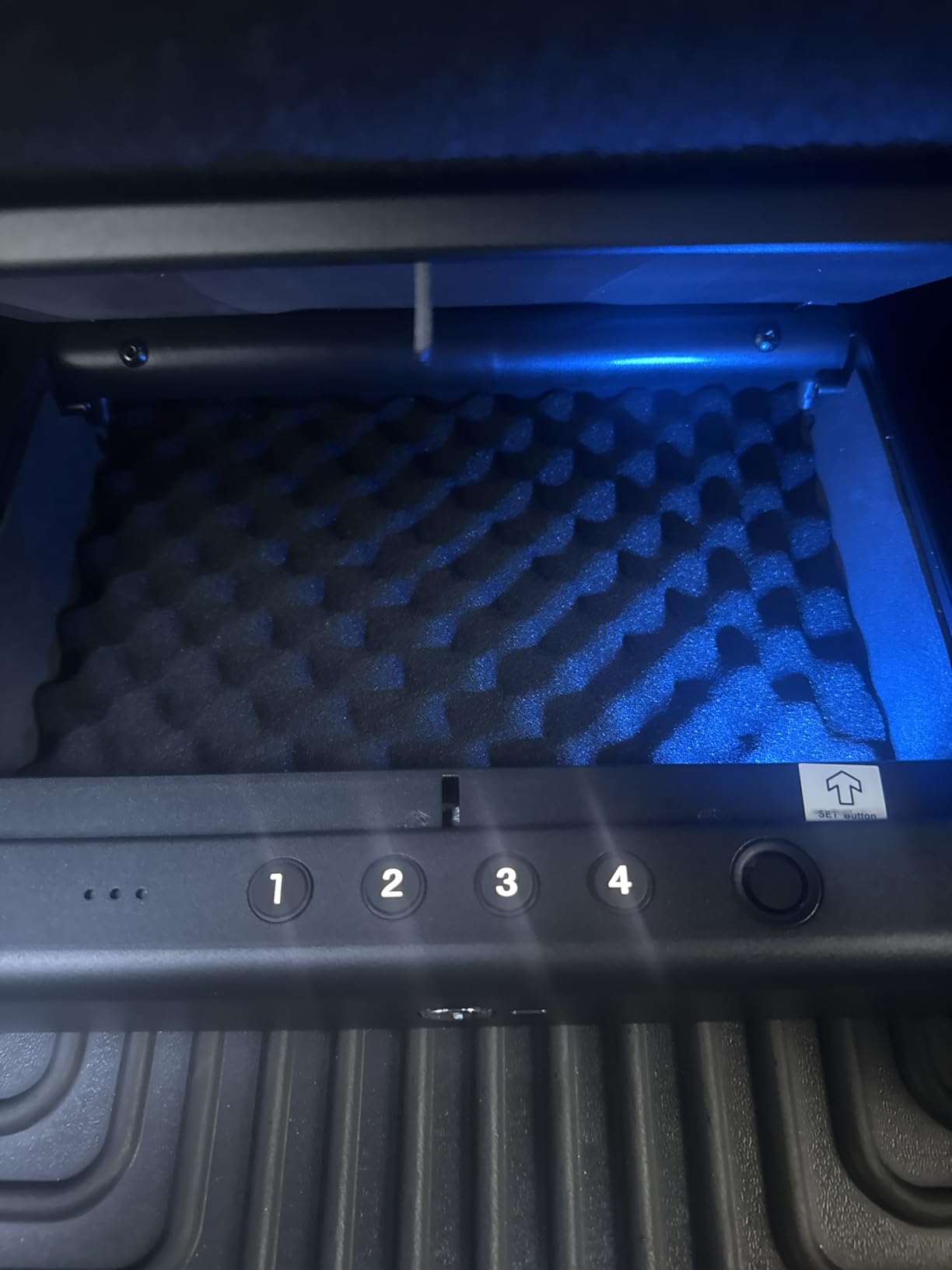 PINEWORLD Biometric Fingerprint Handgun Safe with Raised Backlit Keypad&Key customer photo 2