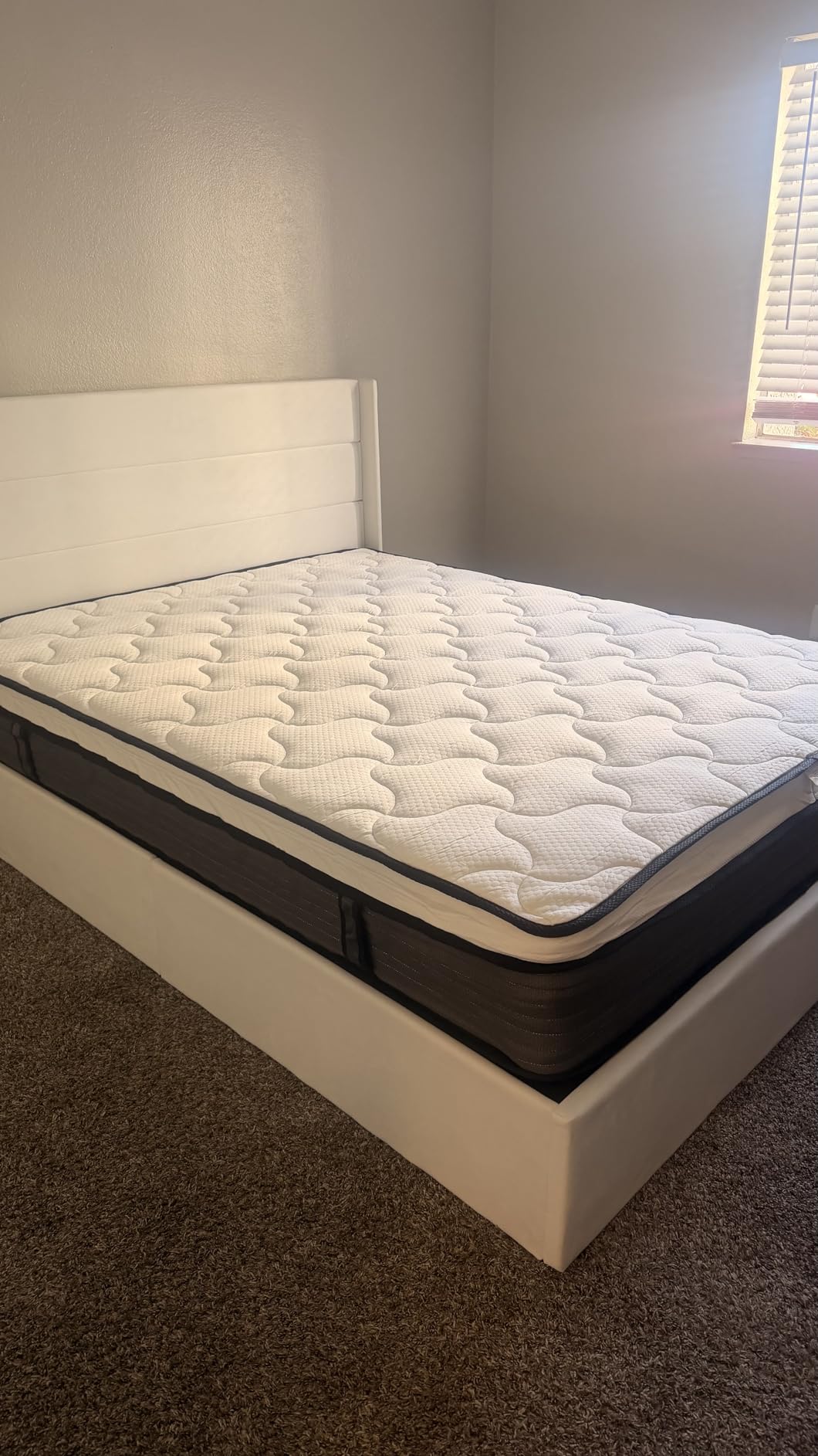 Queen Size Mattress, 12 Inch Hybrid Mattress in a Box, Back Pain Relief, Edge Support, Cooling Pillowtop Gel-Memory Foam & Individual Pocket Innerspring, Medium Firm, Fiberglass Free customer photo 1