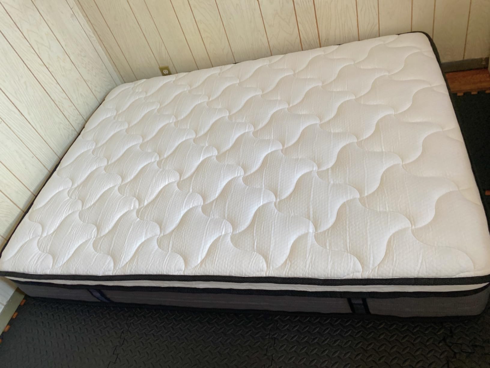 Queen Size Mattress, 12 Inch Hybrid Mattress in a Box, Back Pain Relief, Edge Support, Cooling Pillowtop Gel-Memory Foam & Individual Pocket Innerspring, Medium Firm, Fiberglass Free customer photo 2