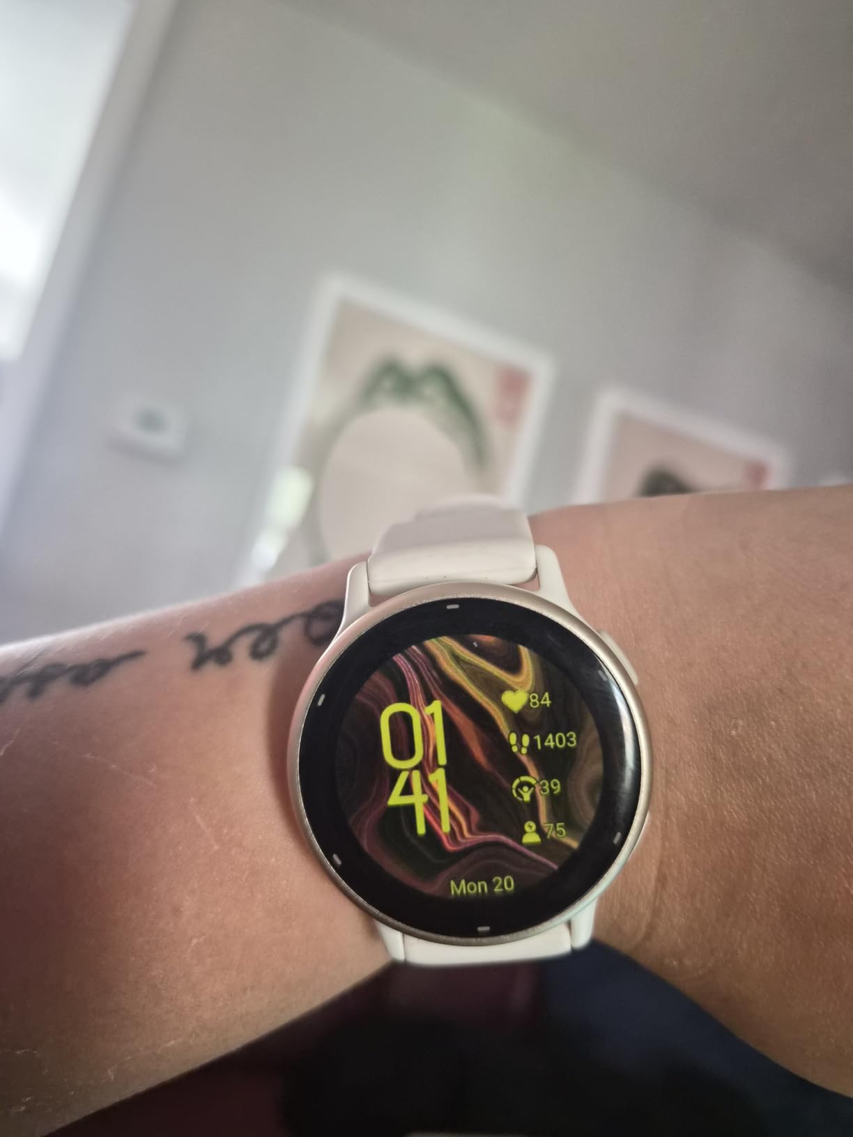 Garmin vívoactive® 5, Health & Fitness GPS Smartwatch, 42mm, Ivory customer photo 1