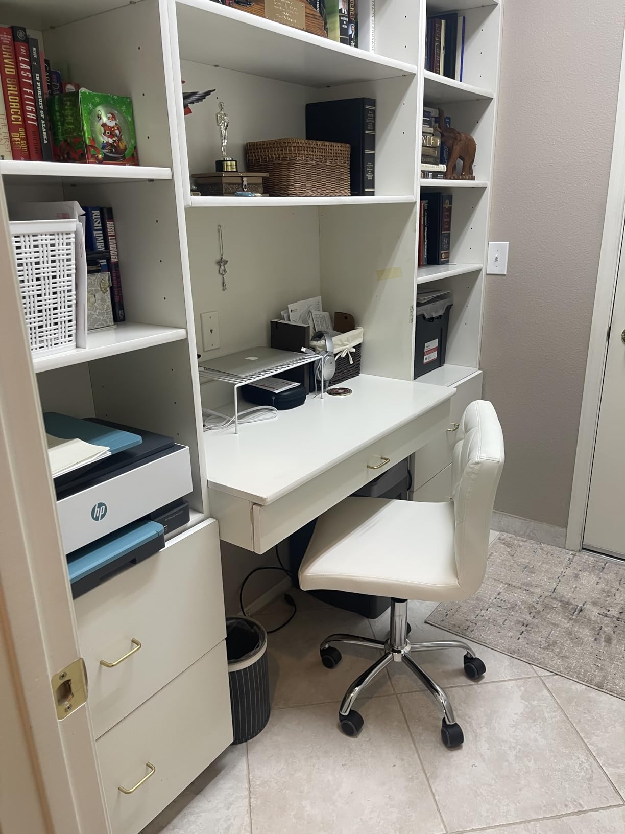 VECELO PU Leather Mid-Back Armless Vanity Chair Adjustable Height 360° Rolling Swivel for Home Office Work, White customer photo 2