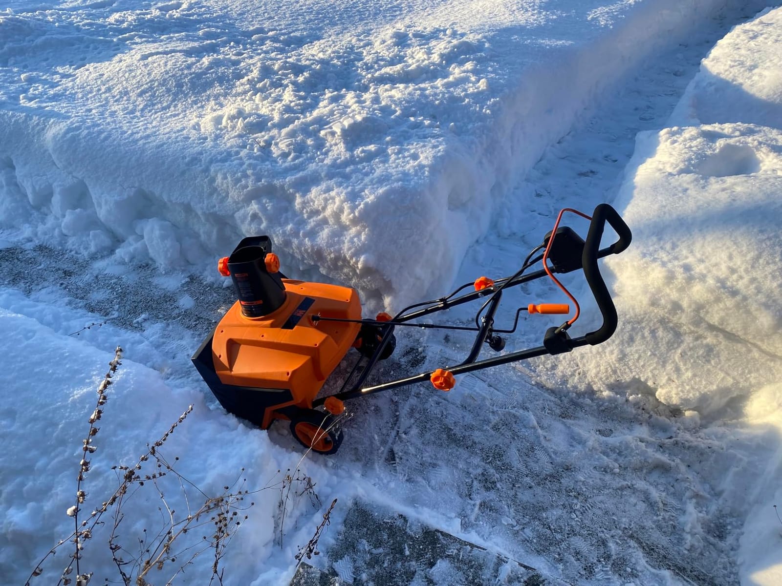 WEN Snow Thrower, 15-Amp 20-Inch Electric Snow Blaster with Dual LED Lights (5670) customer photo 1