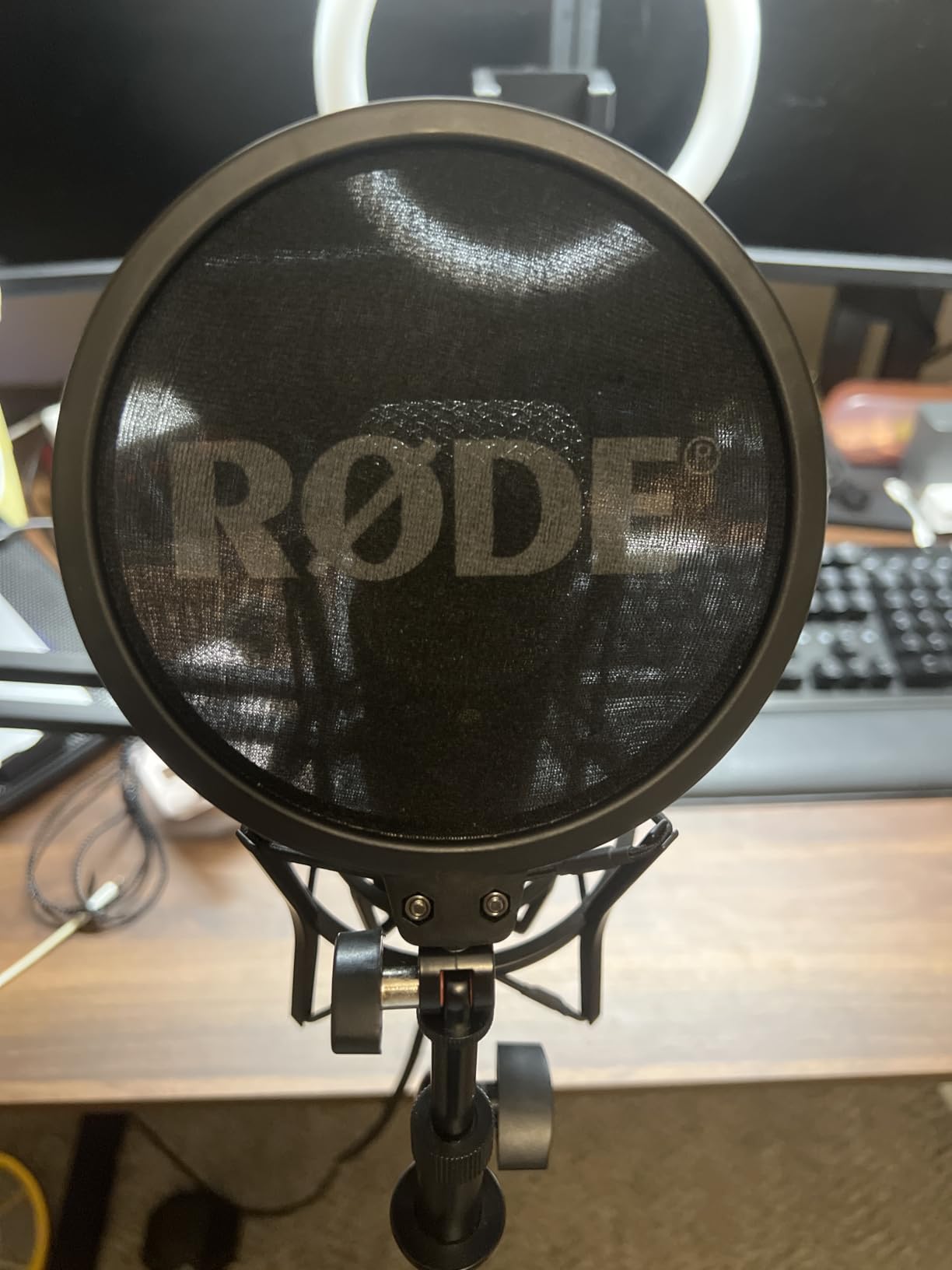 RØDE NT1 Signature Series Large-Diaphragm Condenser Microphone with Shock Mount, Pop Filter and XLR Cable for Music Production, Vocal Recording, Streaming and Podcasting (Black) customer photo 2