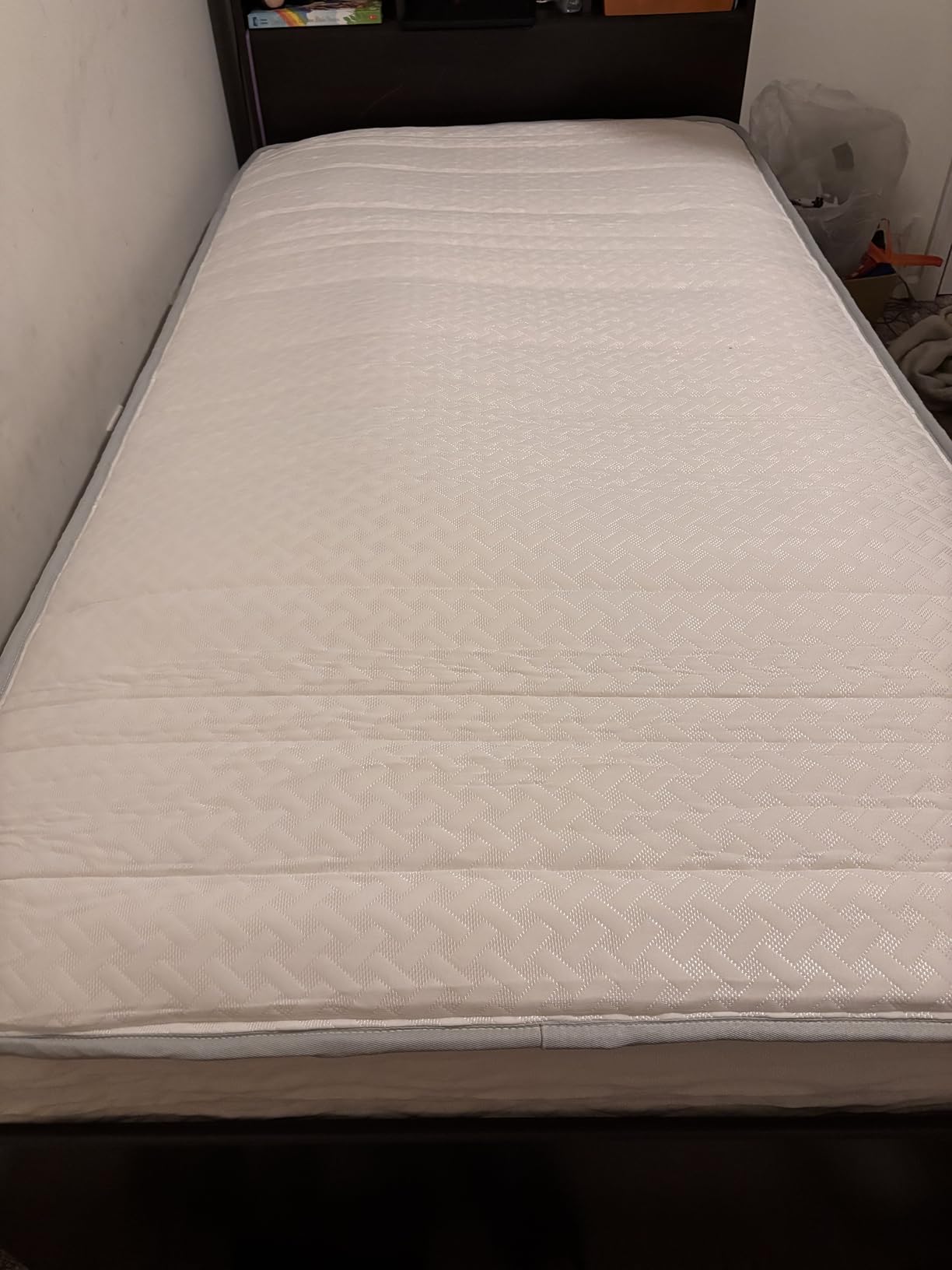 Zinus 8 Inch Twin Foam and Spring Hybrid Mattress, Medium Feel customer photo 2
