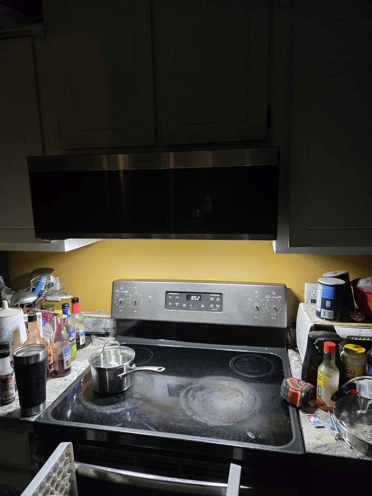 Farberware 1.7 Cu. Ft. Over-the-Range Microwave Oven – 1000 Watts Power, Auto Cook Settings, Defrost, Easy Clean and Child Safety Lock - Black customer photo 2