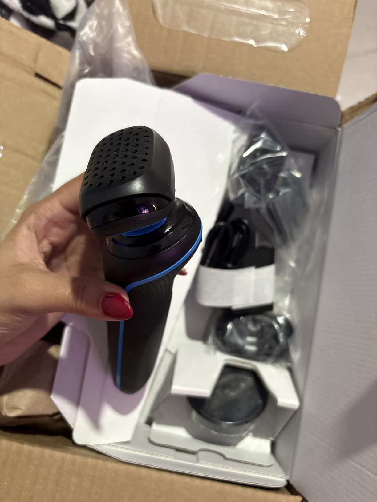 Braun Electric Shaver for Men, Series 5 5150cs, Wet & Dry Razor, Turbo Shaving Mode, Foil Shaver, with Beard Trimmer, Body Groomer and Charging Stand, Blue customer photo 2
