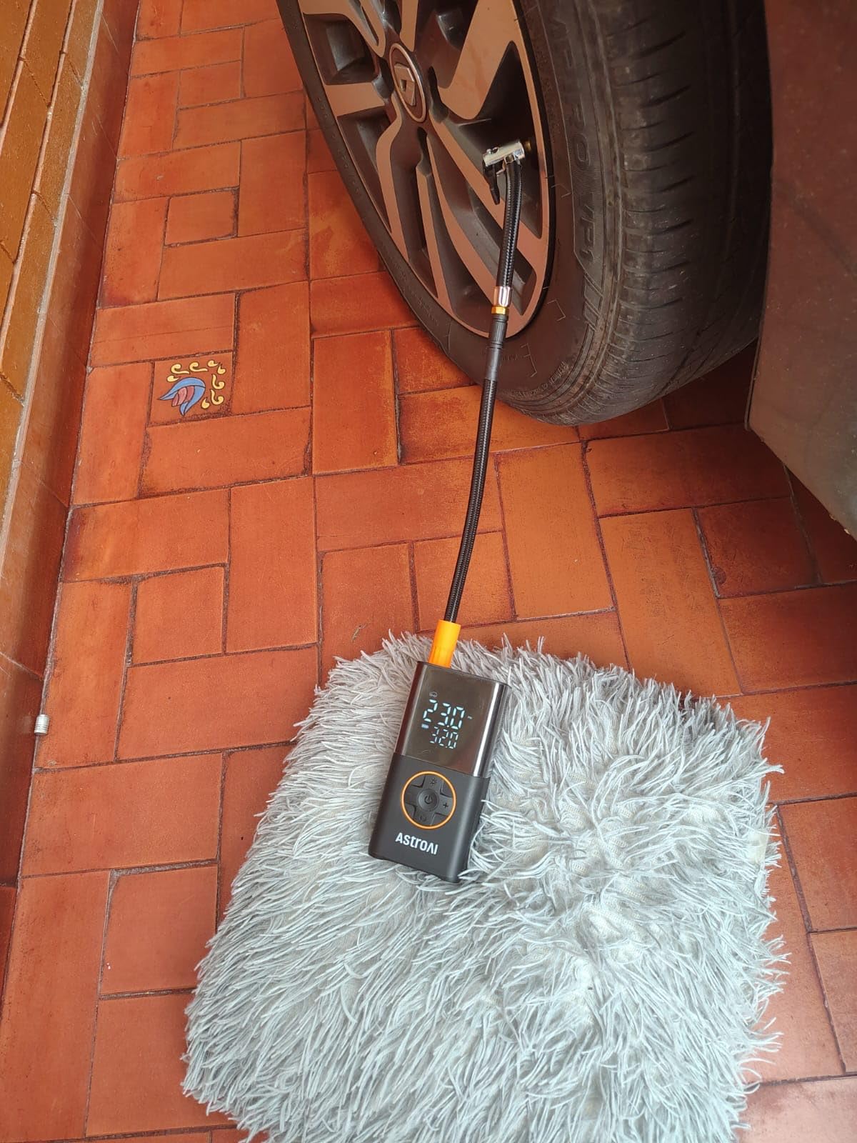 AstroAI L7 Tire Inflator Portable Air Compressor,150 PSI Cordless Bike Pump customer photo 2