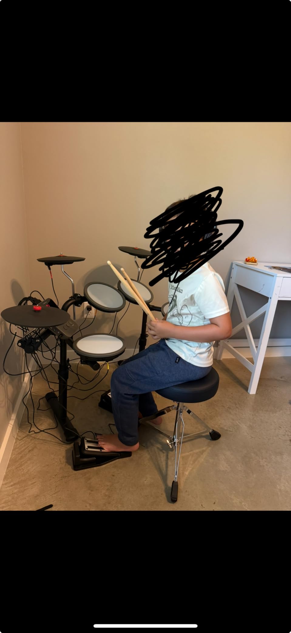 HAMPBACK MK-0 Electric Drum Set with 7'' Quiet Mesh Drum Pads, 8'' Full Rubber Cymbals, 12 Kits and 68 Authentic Sounds, USB MIDI, Throne, Sticks, Headphone, 2 Switch Pedals for Beginners & Kids customer photo 1
