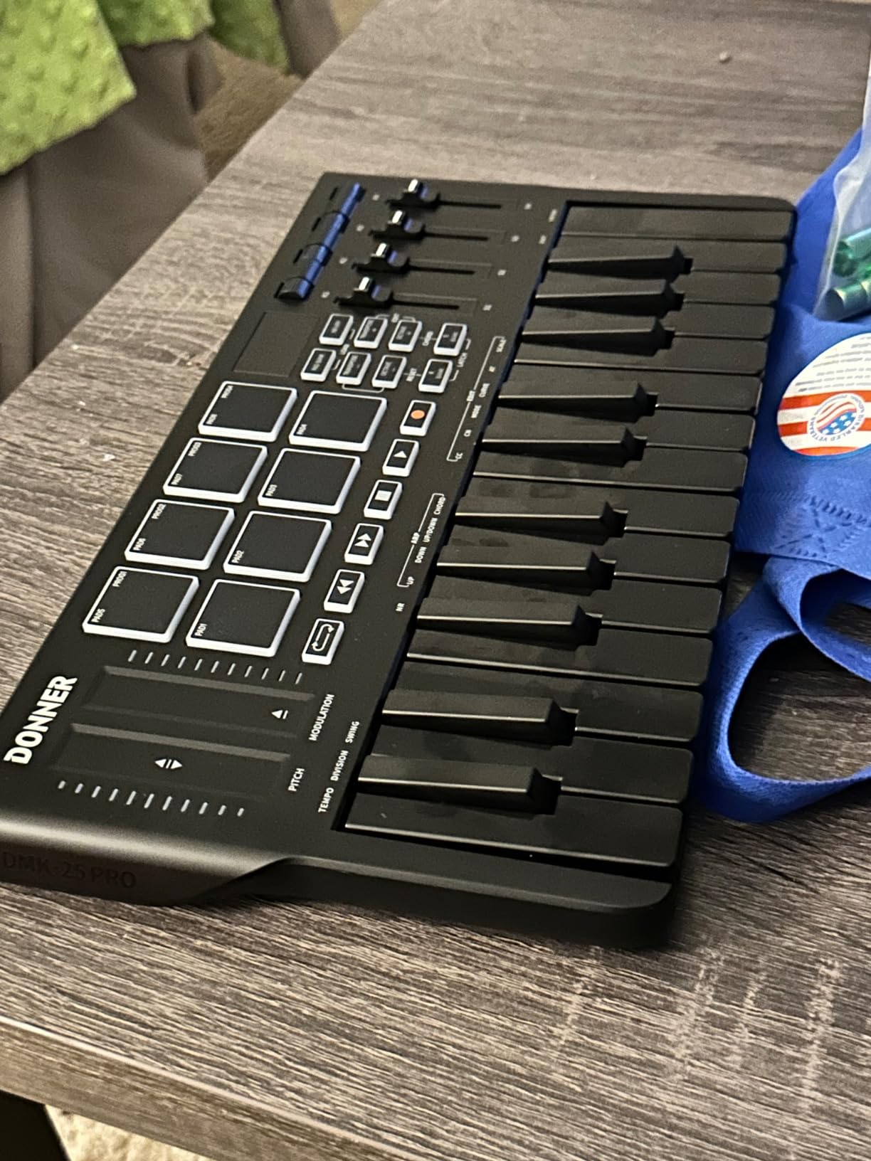 Donner USB-C MIDI Keyboard Controller, 25 Key Portable Mini MIDI Keyboard with 8 Drum Pads, OLED Display, 16 Smart Scales, Arpeggio, Replay, 4 DAW Software and 40 Teaching Courses, DMK 25 Pro Black customer photo 2