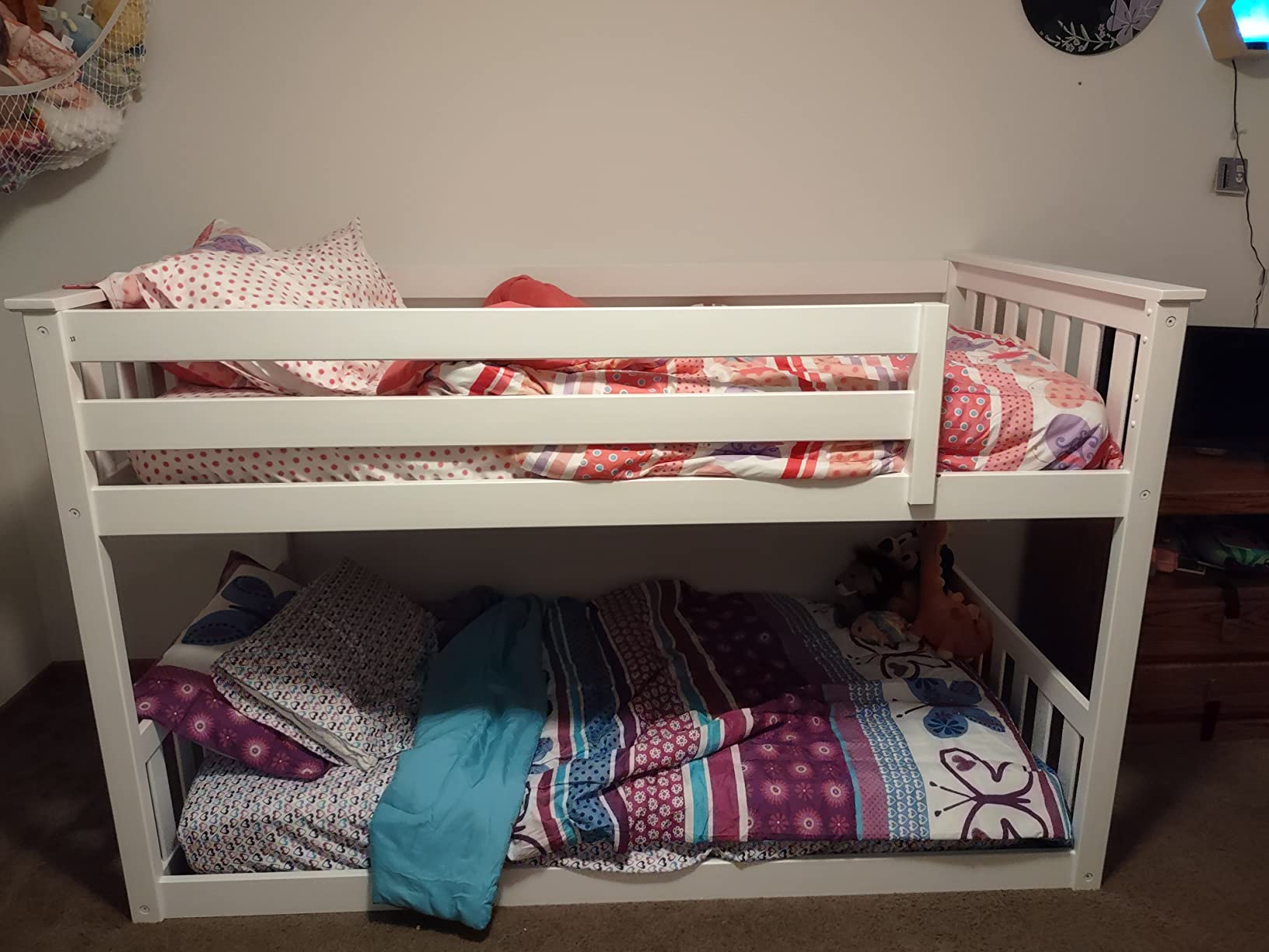 Max & Lily Fundamental Twin Low Bunk Bed, Kids Solid Wood Modern Bed Frame with Strong Wooden Slats, Non-Toxic Finishes, High Weight Capacity, White customer photo 1