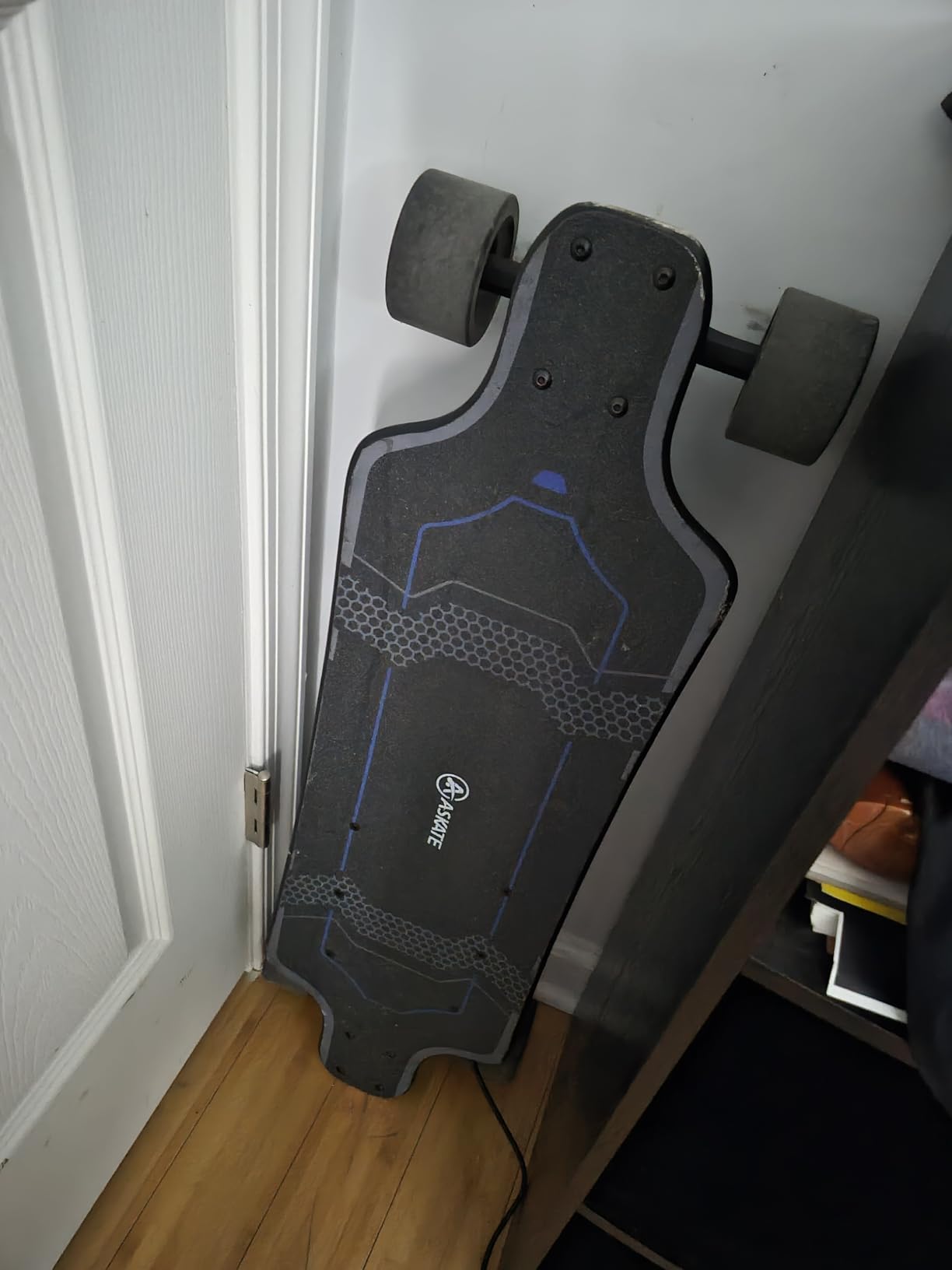 A1 Electric Skateboard with Remote, Rang Up to 17 Miles/24, 8 Ply Canadian Maple, Smooth Breaking, Suitable for Younger Beginners customer photo 2
