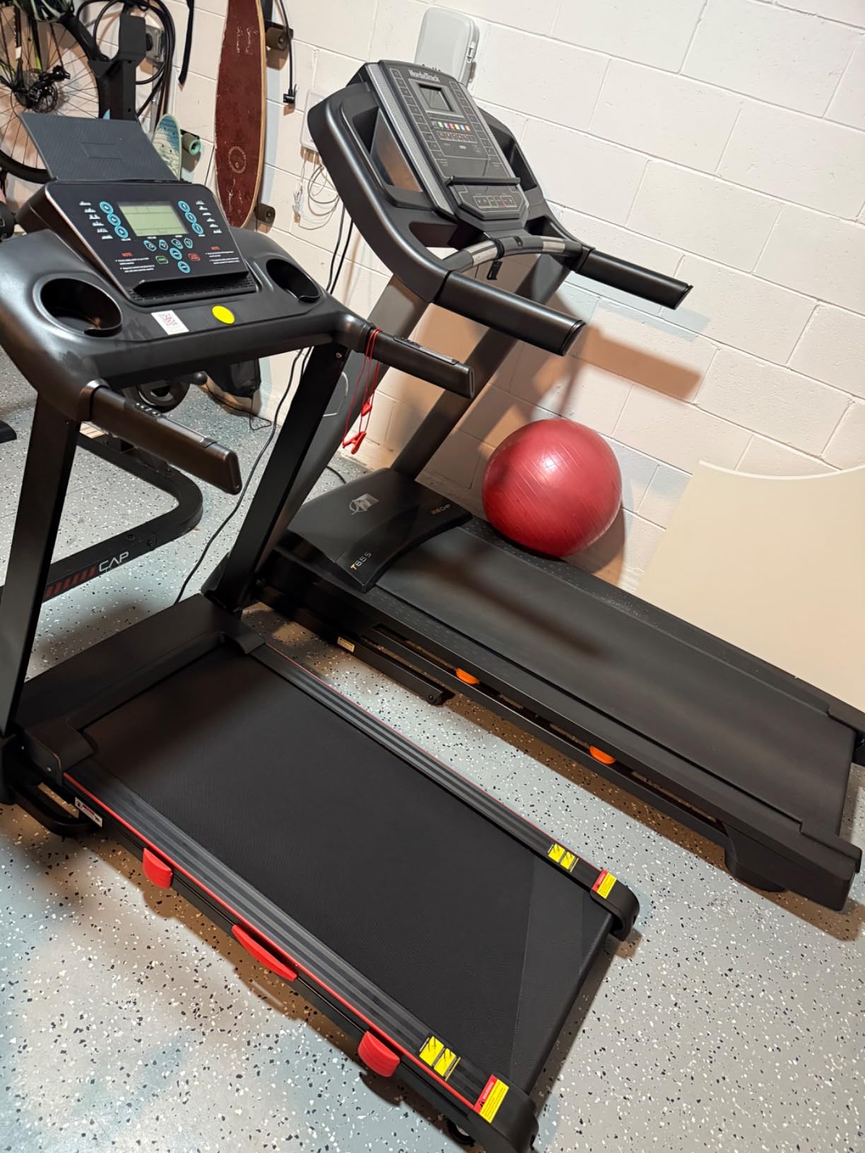 ATEEDGE Treadmills for Home, 15% Auto Incline, Foldable, 350LB Capacity customer photo 2