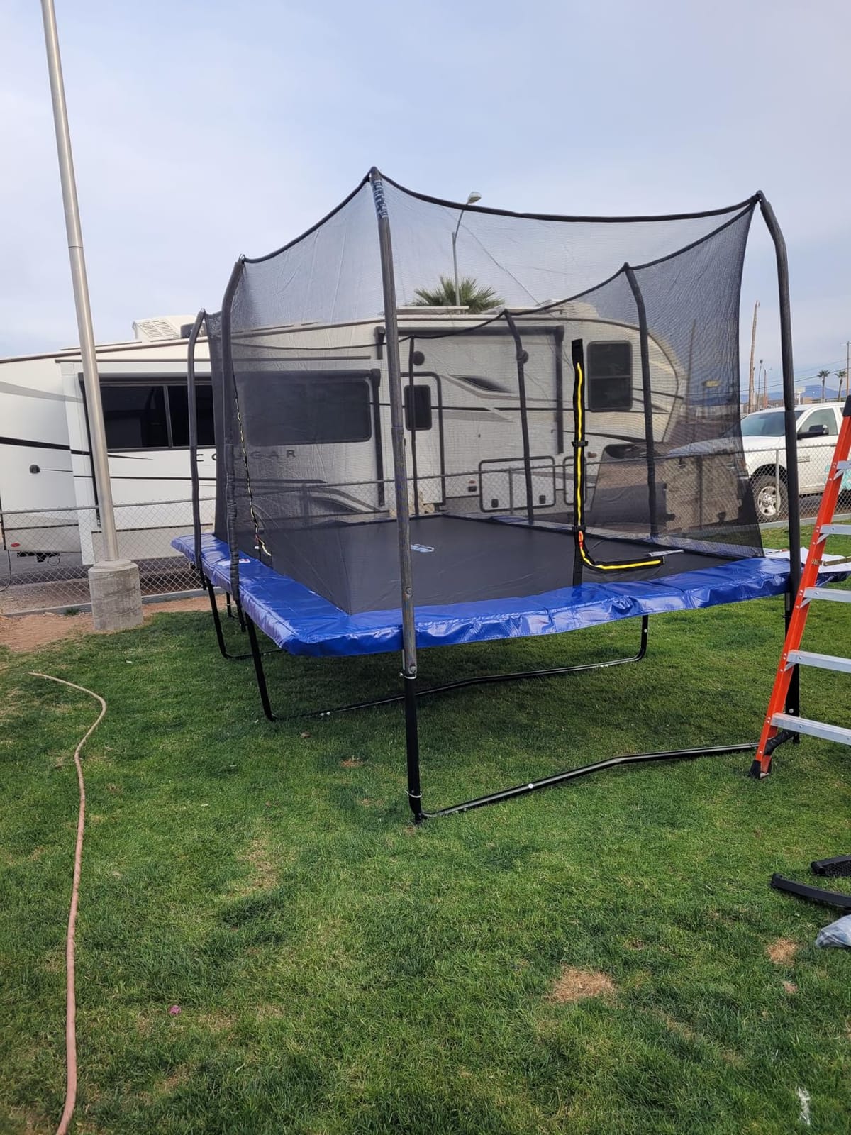 Zupapa 1800LBS Weight Capacity Rectangle Trampoline 10x17FT 9X15FT 8X14FT Outdoor Square Gymnastics Trampolines for Kids Adults Long Large Bid Rectangular Tumbling Trampolin customer photo 1