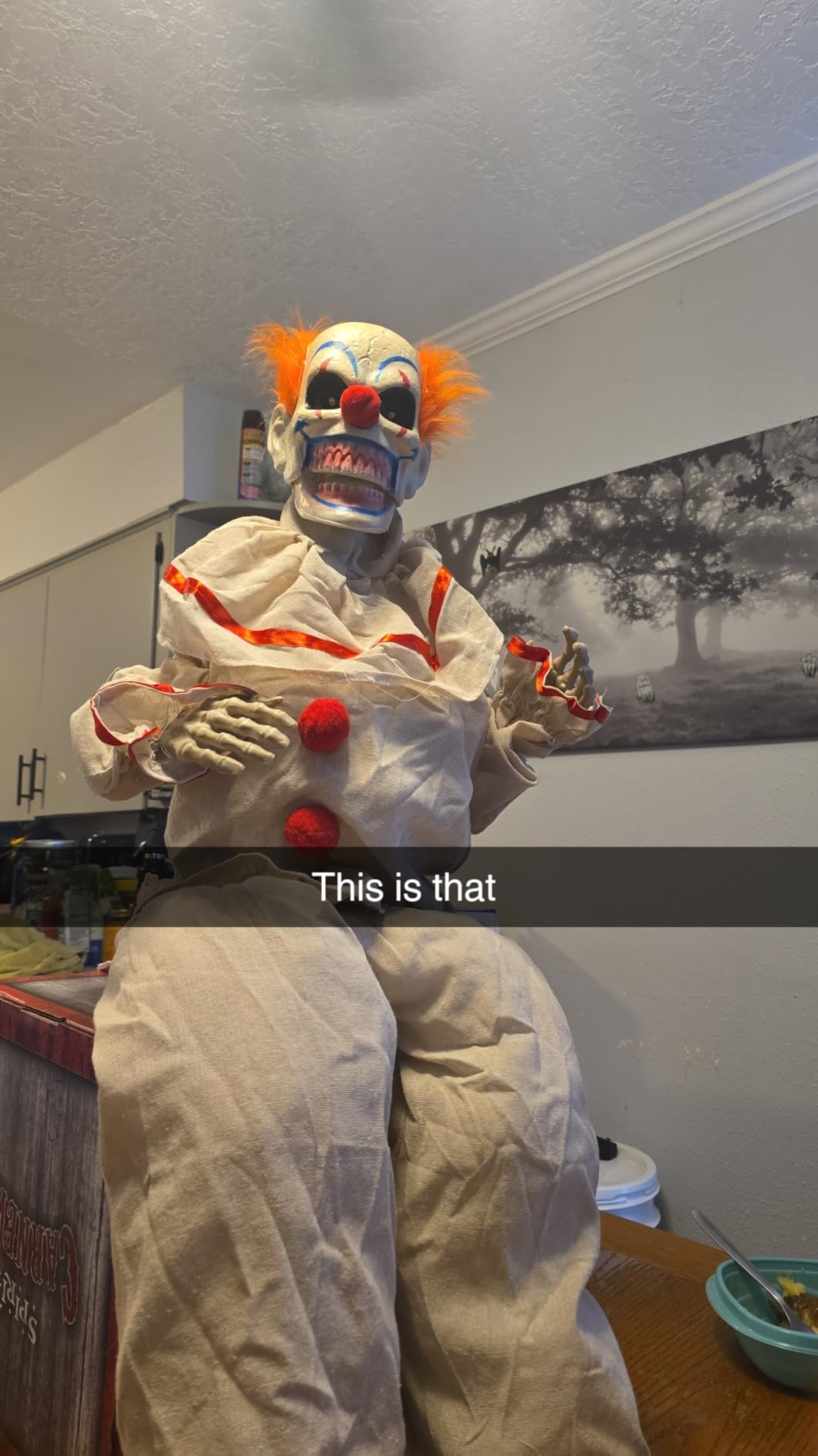 Halloween Animatronic Sitting Clown, Halloween Animated Decorations with Sound Activated, Creepy Sound, Light Up Eyes, Scary Move, Haunted House Holiday Spooky Decor Horror Prop, for Indoor Outdoor customer photo 2