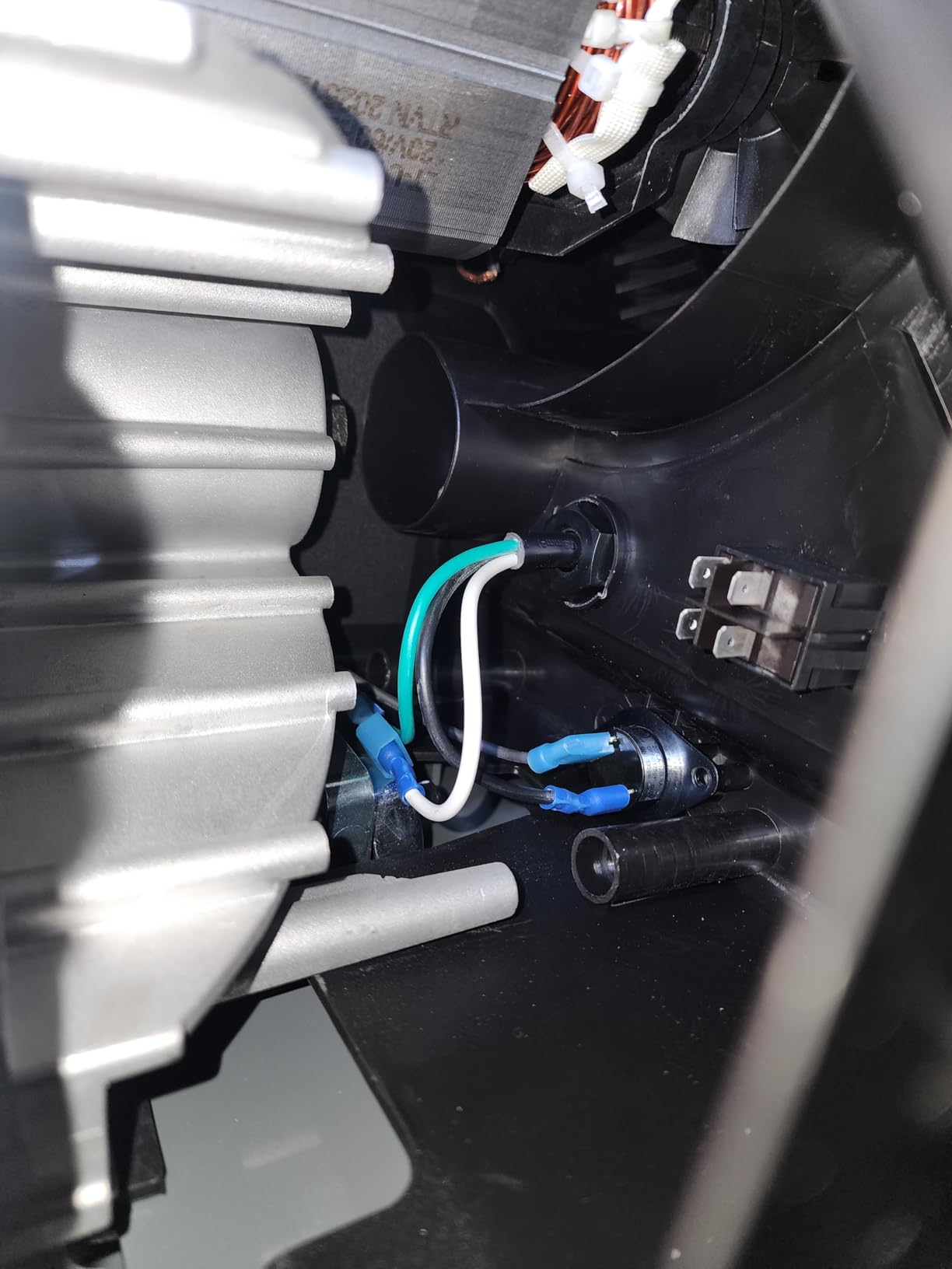 Klutch 20-Gallon Air Compressor, 2 HP, 120V, 175 PSI, 4.2 SCFM at 90 PSI customer photo 1
